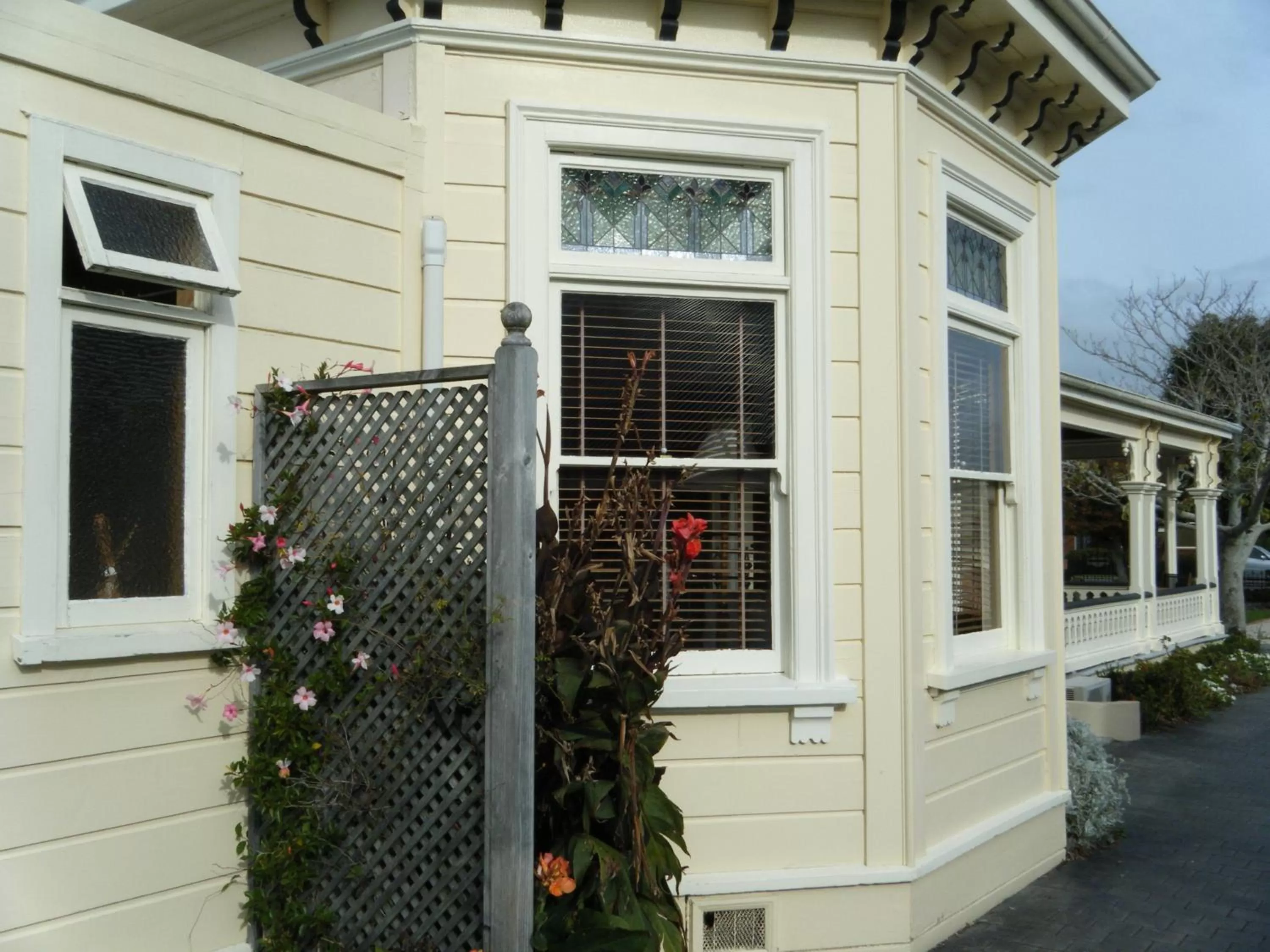 Property building in Collingwood Manor