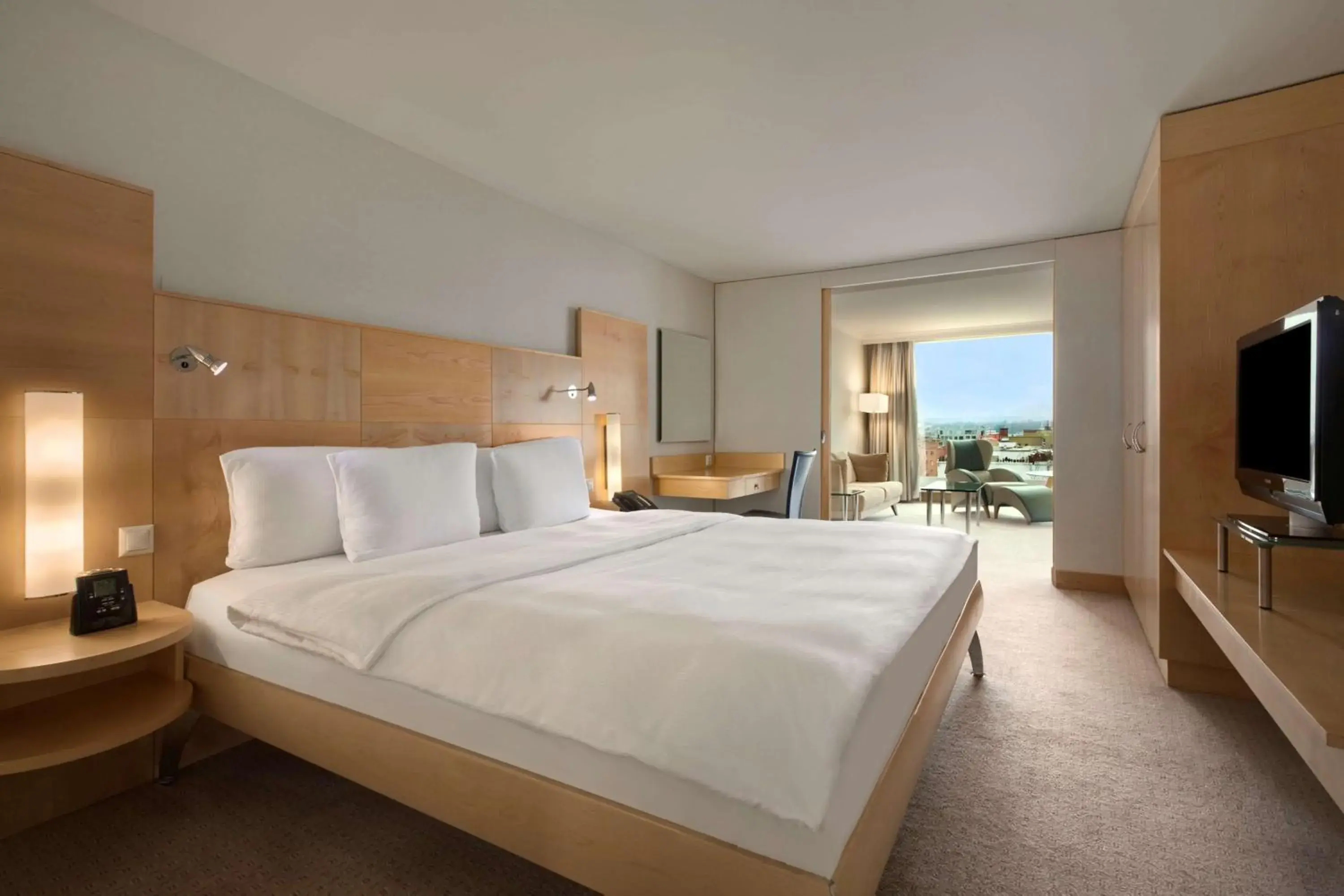 Bedroom, Bed in Hilton Zurich Airport