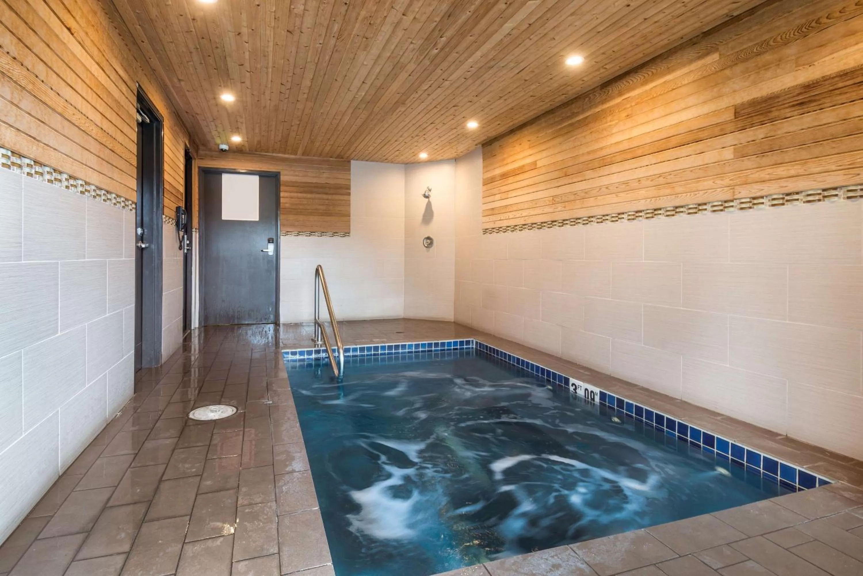 Pool view in Best Western Mt. Hood Inn