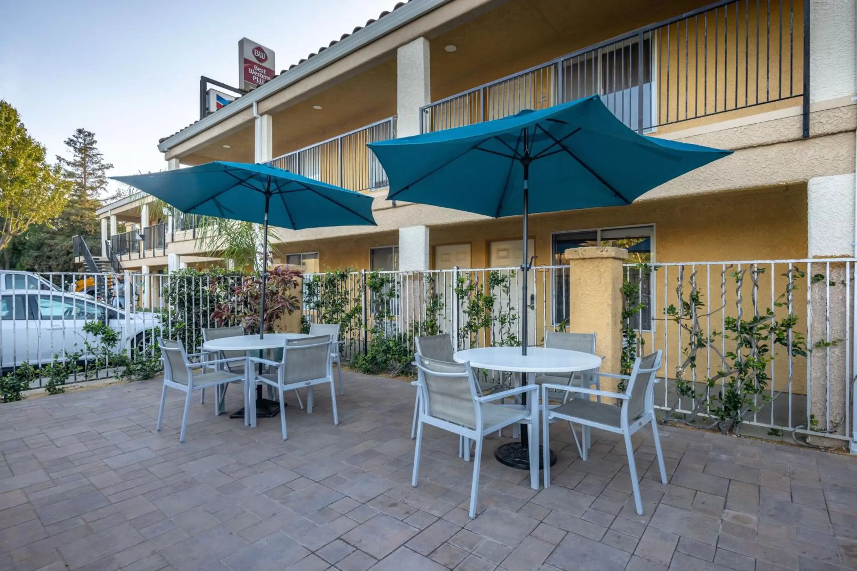 Balcony/Terrace in Best Western Plus Dixon Davis