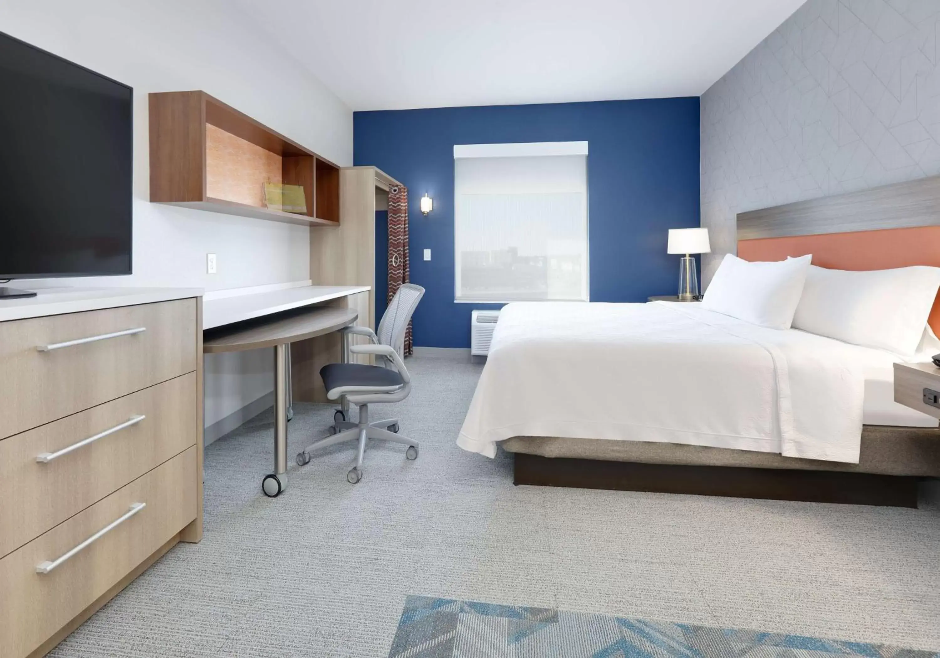 Bed in Home2 Suites By Hilton Euless Dfw West, Tx