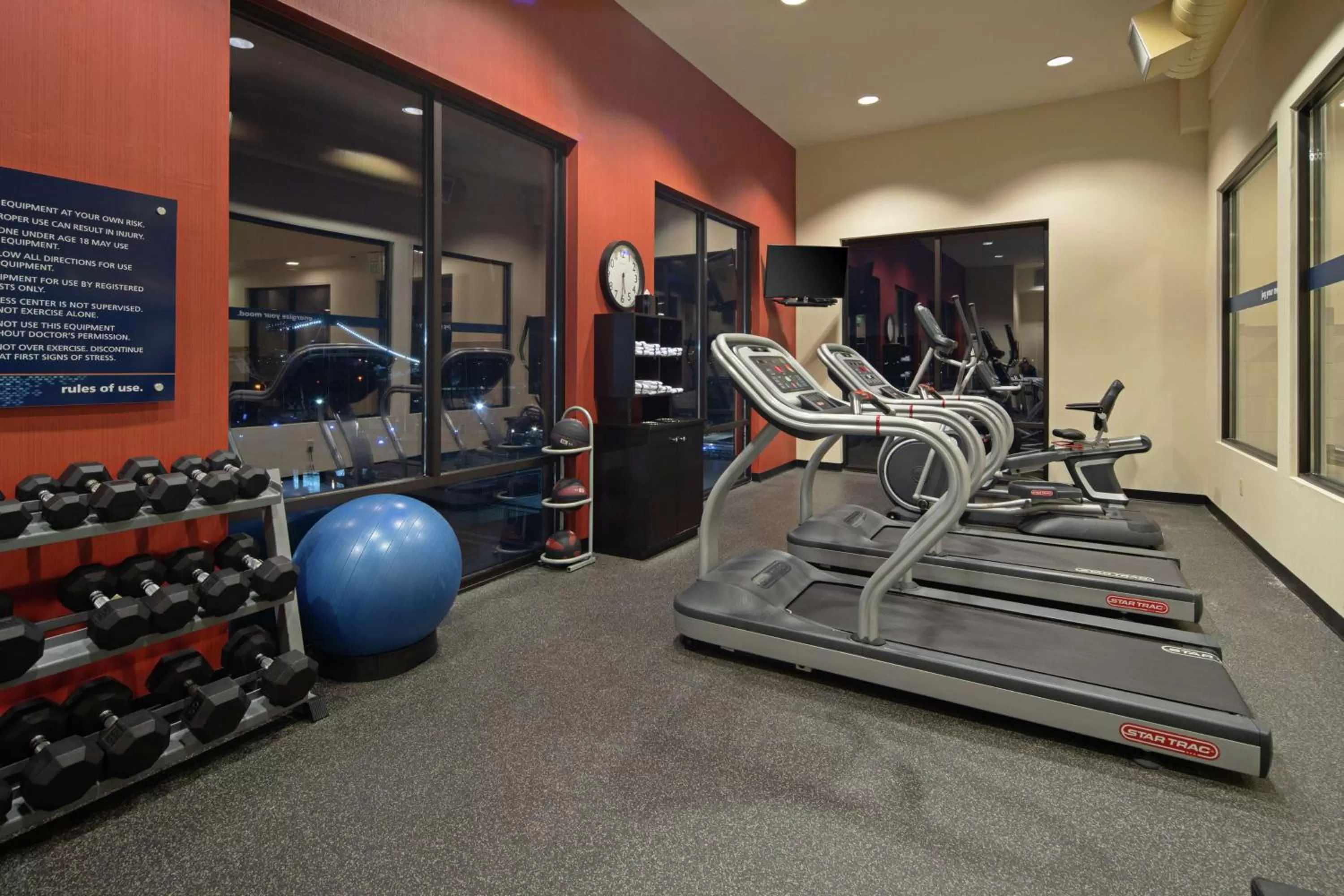 Fitness centre/facilities in Hampton Inn & Suites Bremerton
