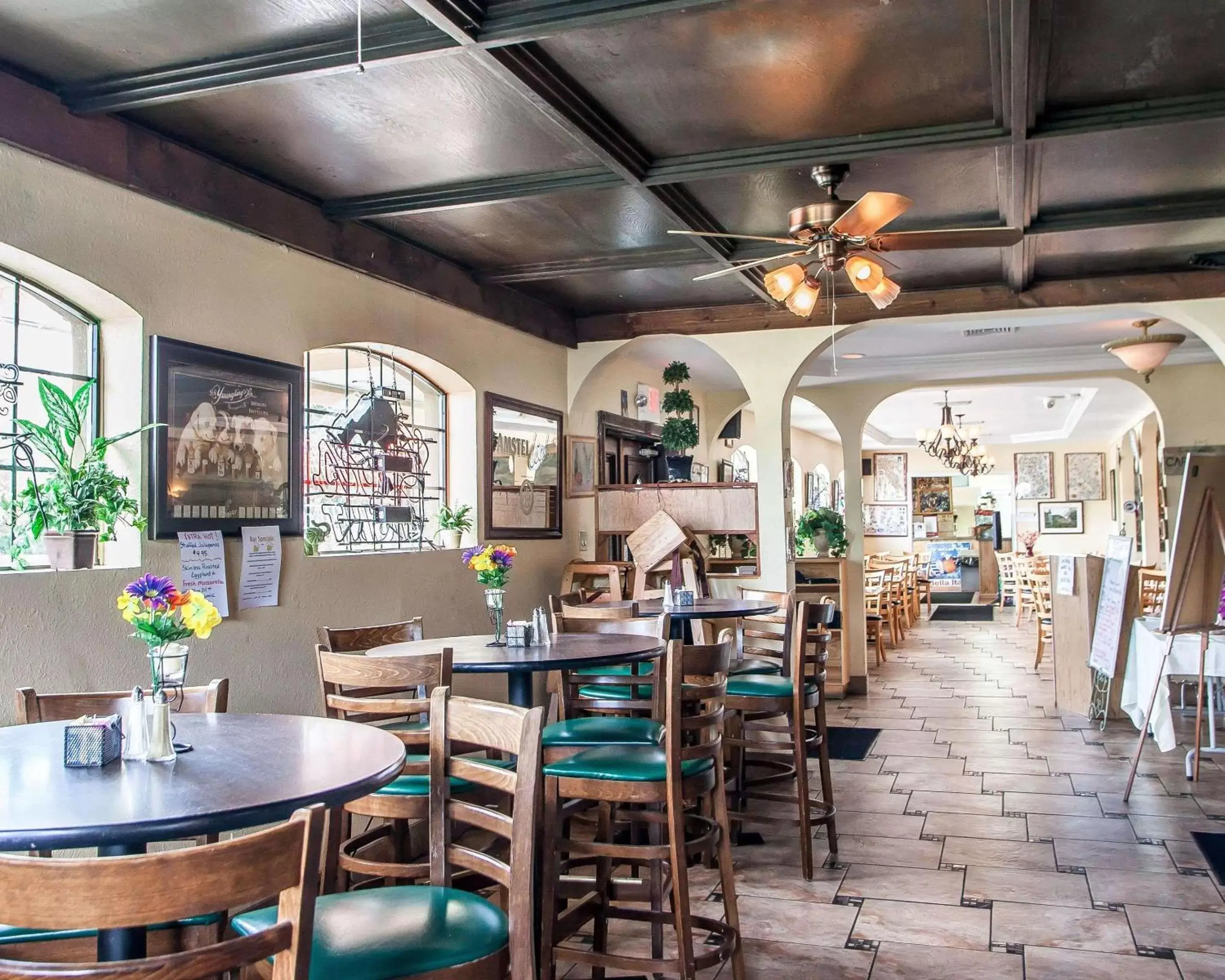 Lounge or bar in Econo Lodge Lounge or bar in Econo Lodge