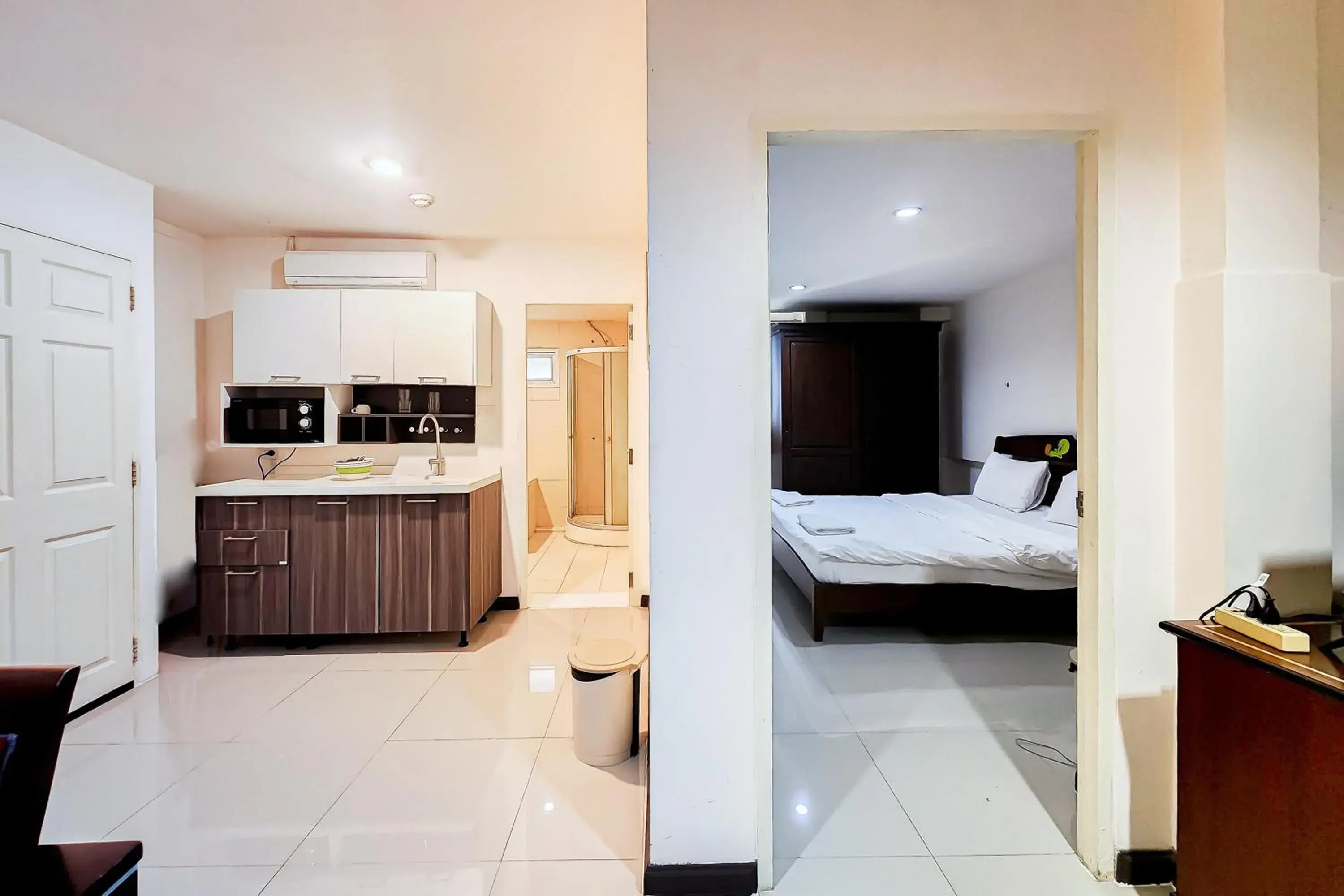 Bed, Kitchen/Kitchenette in Cordia Residence Sathorn