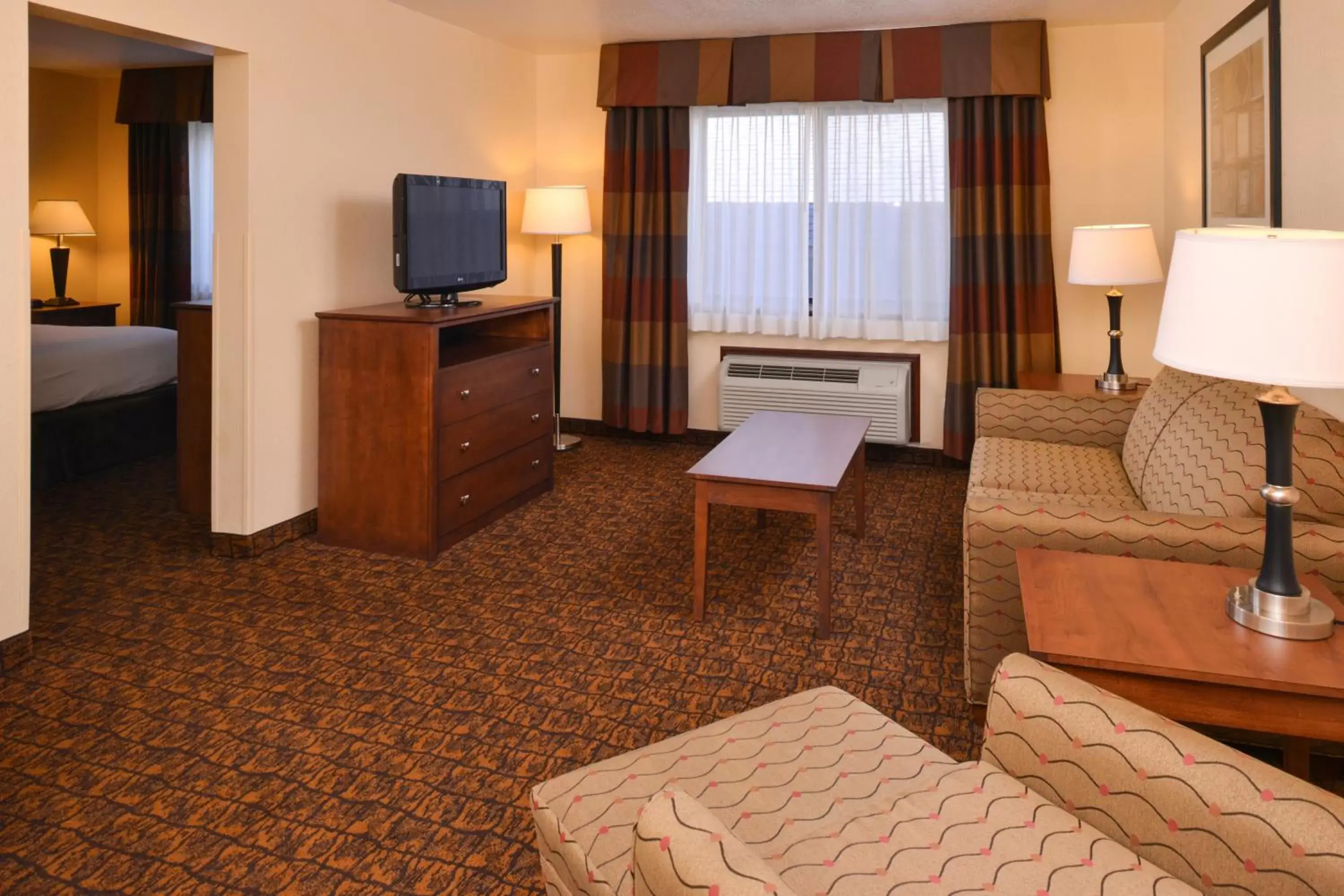 Photo of the whole room, TV/Entertainment Center in Holiday Inn Express Morgantown, an IHG Hotel