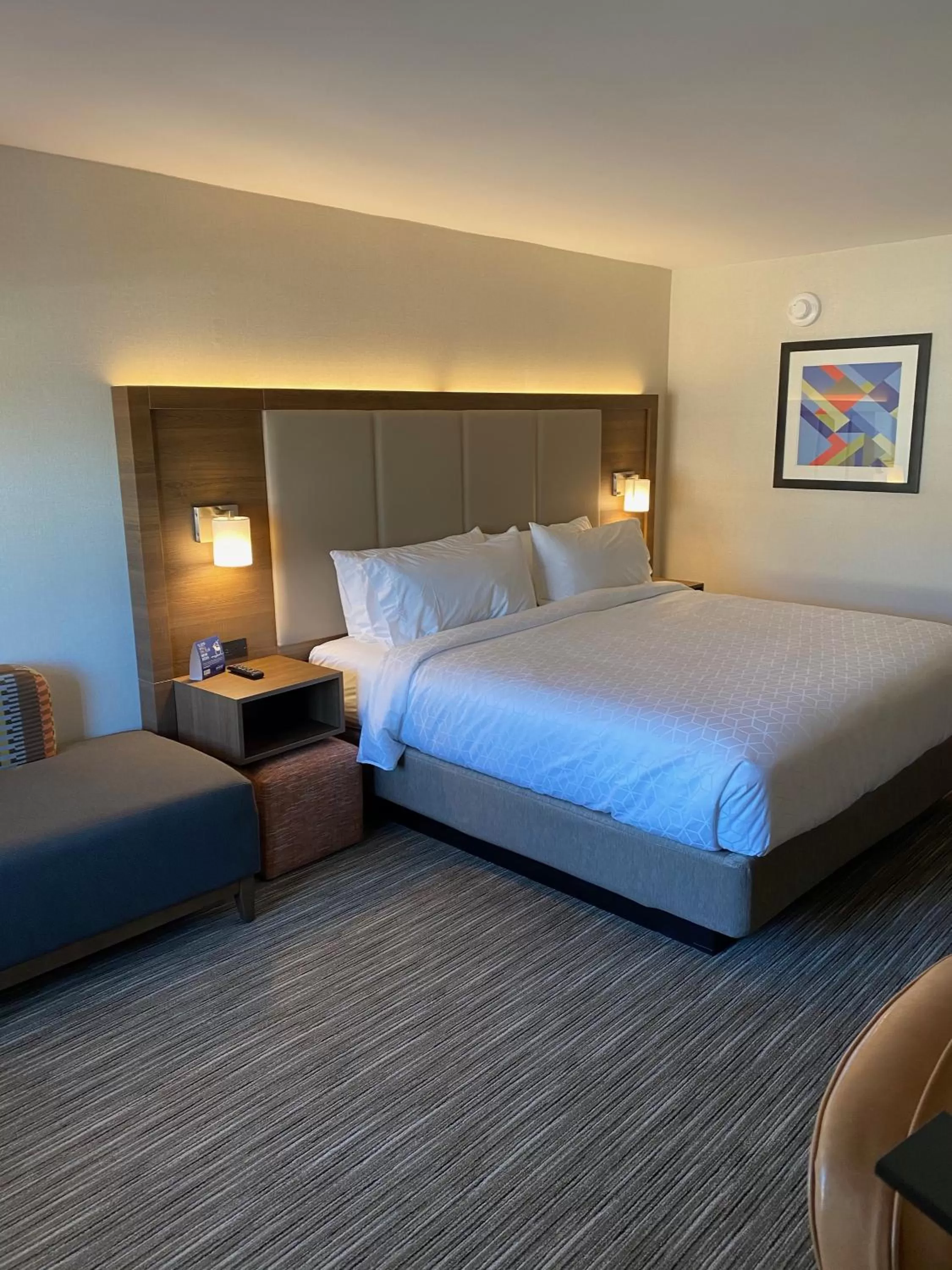 Bed in Holiday Inn Express & Suites Chatsworth by IHG