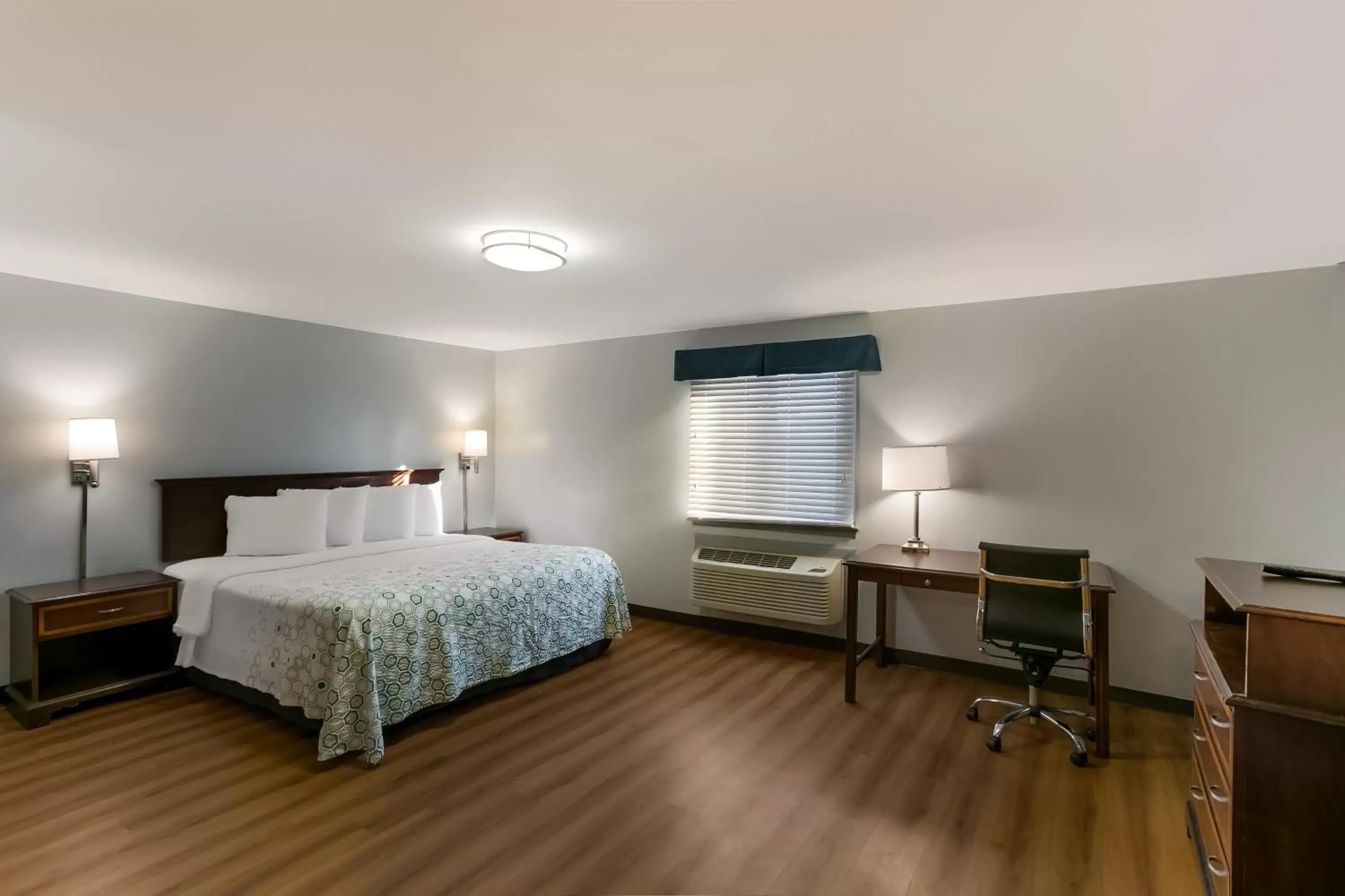 Studio with One King Room Disability Access Non-Smoking in HomeTowne Studios by Red Roof Denver, PA Studio with One King Room Disability Access Non-Smoking in HomeTowne Studios by Red Roof Denver, PA