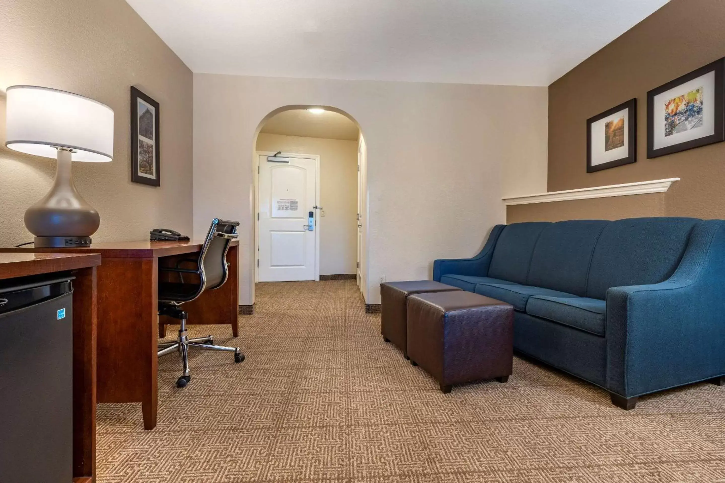 Bedroom, Seating Area in Comfort Inn & Suites Ukiah Mendocino County