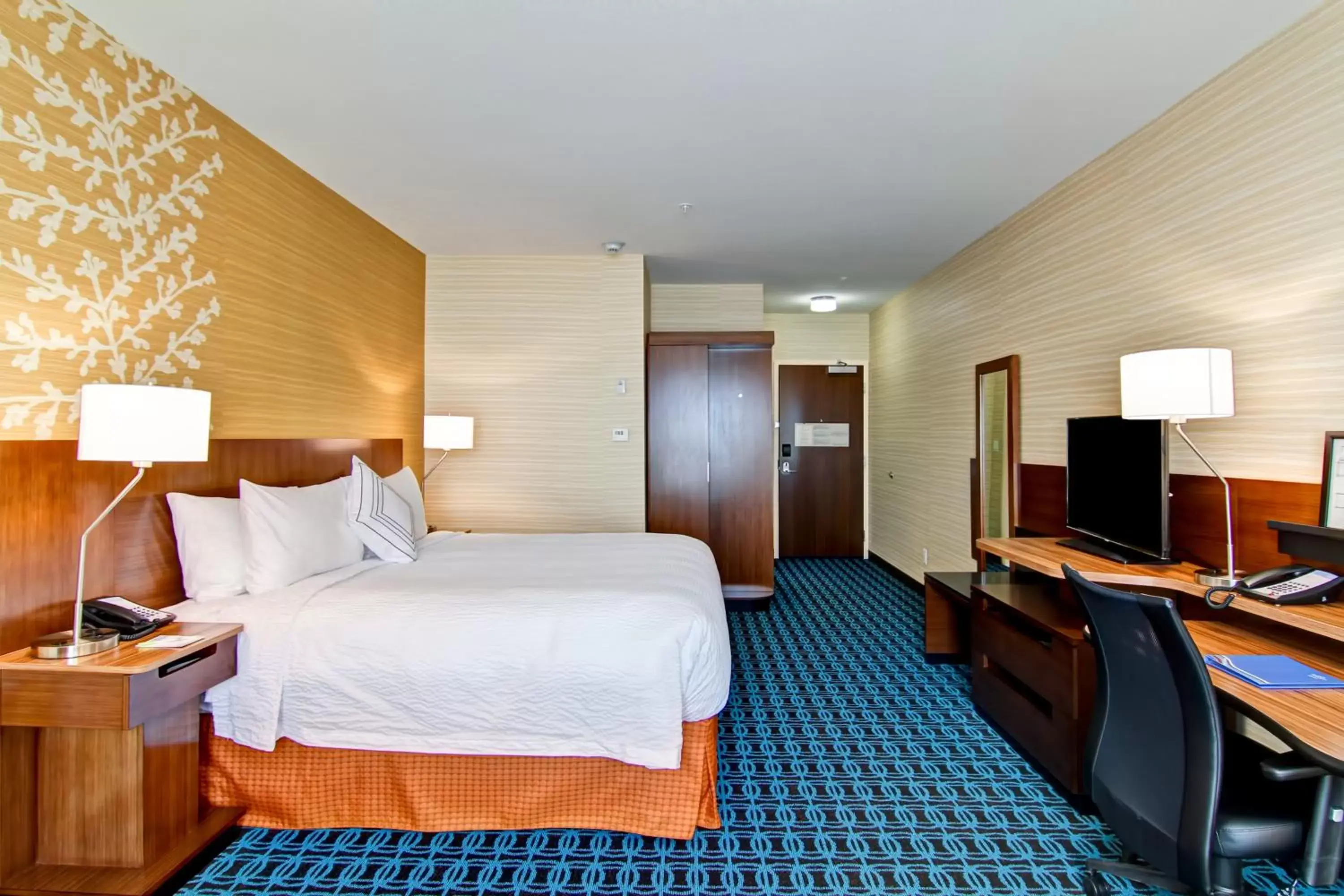 Bed in Fairfield Inn & Suites by Marriott Kamloops