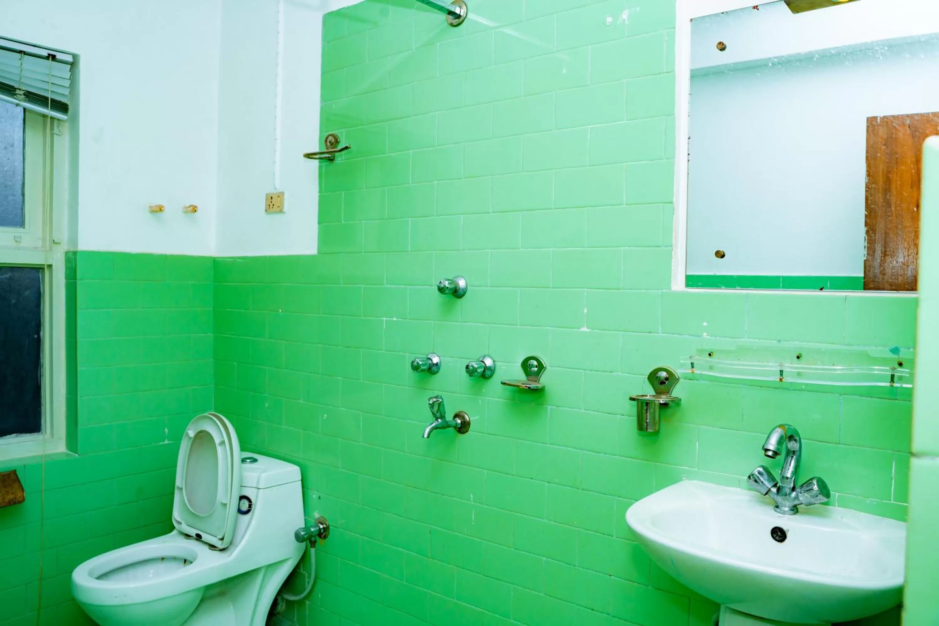 Bathroom in Silu Homes by Hostmandu