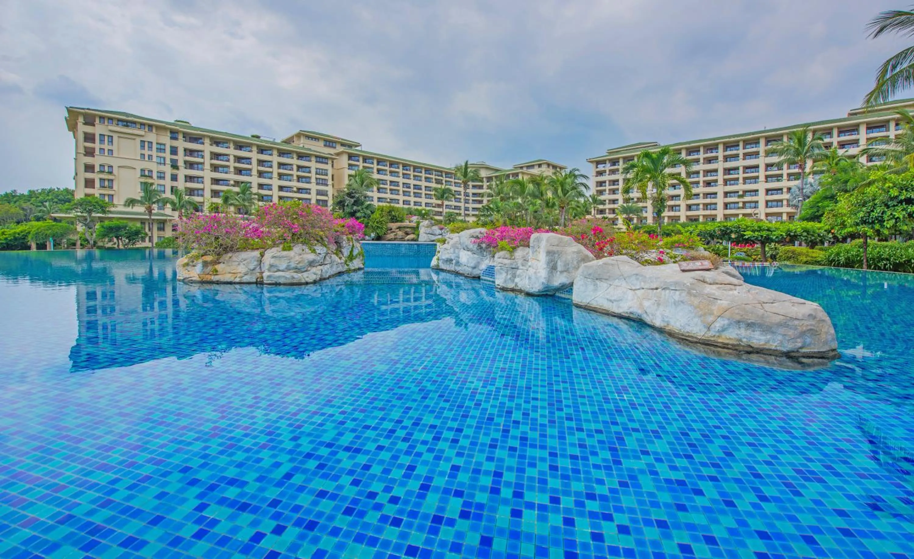Swimming pool in Horizon Resort & Spa Yalong Bay-Yalong Bay Central