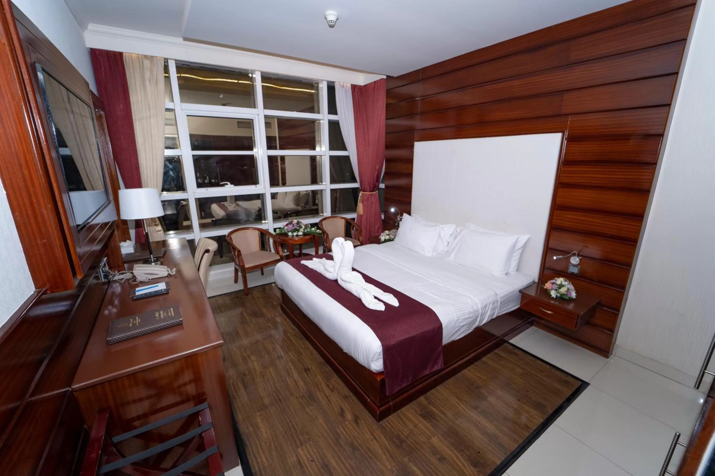 Bed in Queen Palace Hotel