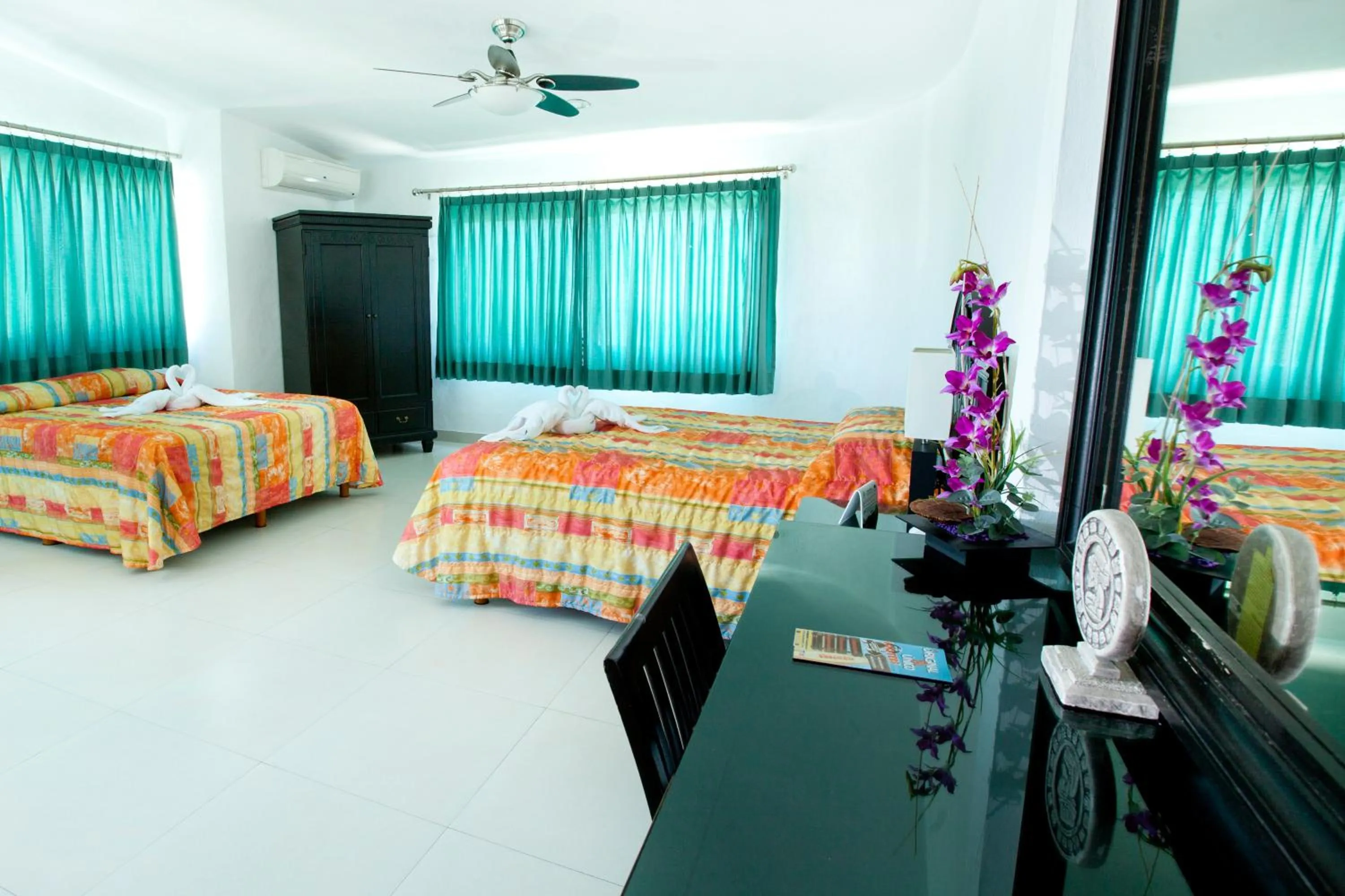 Photo of the whole room, Bed in Hotel Del Sol