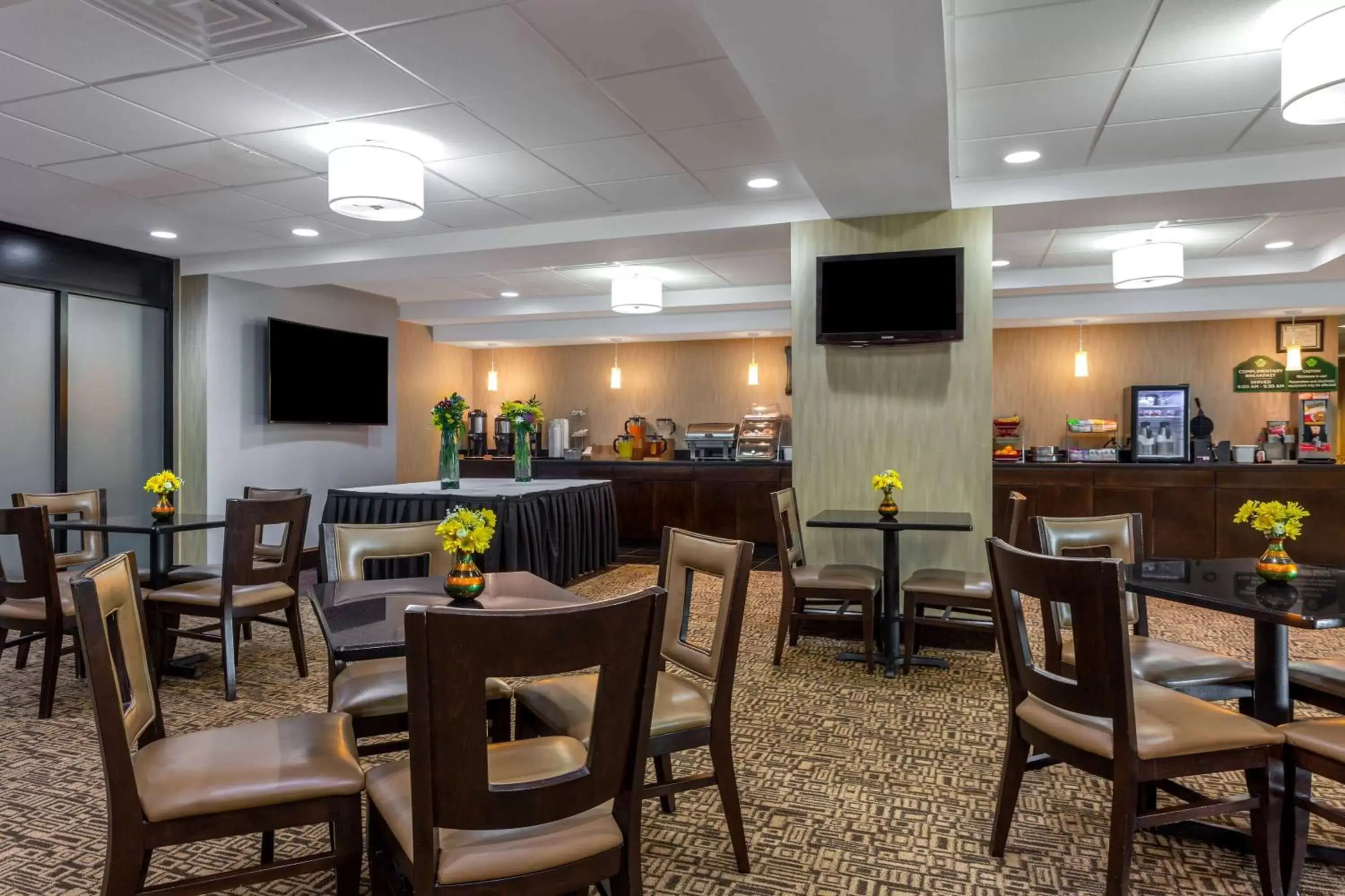 Restaurant/Places to Eat in Wingate by Wyndham Macon