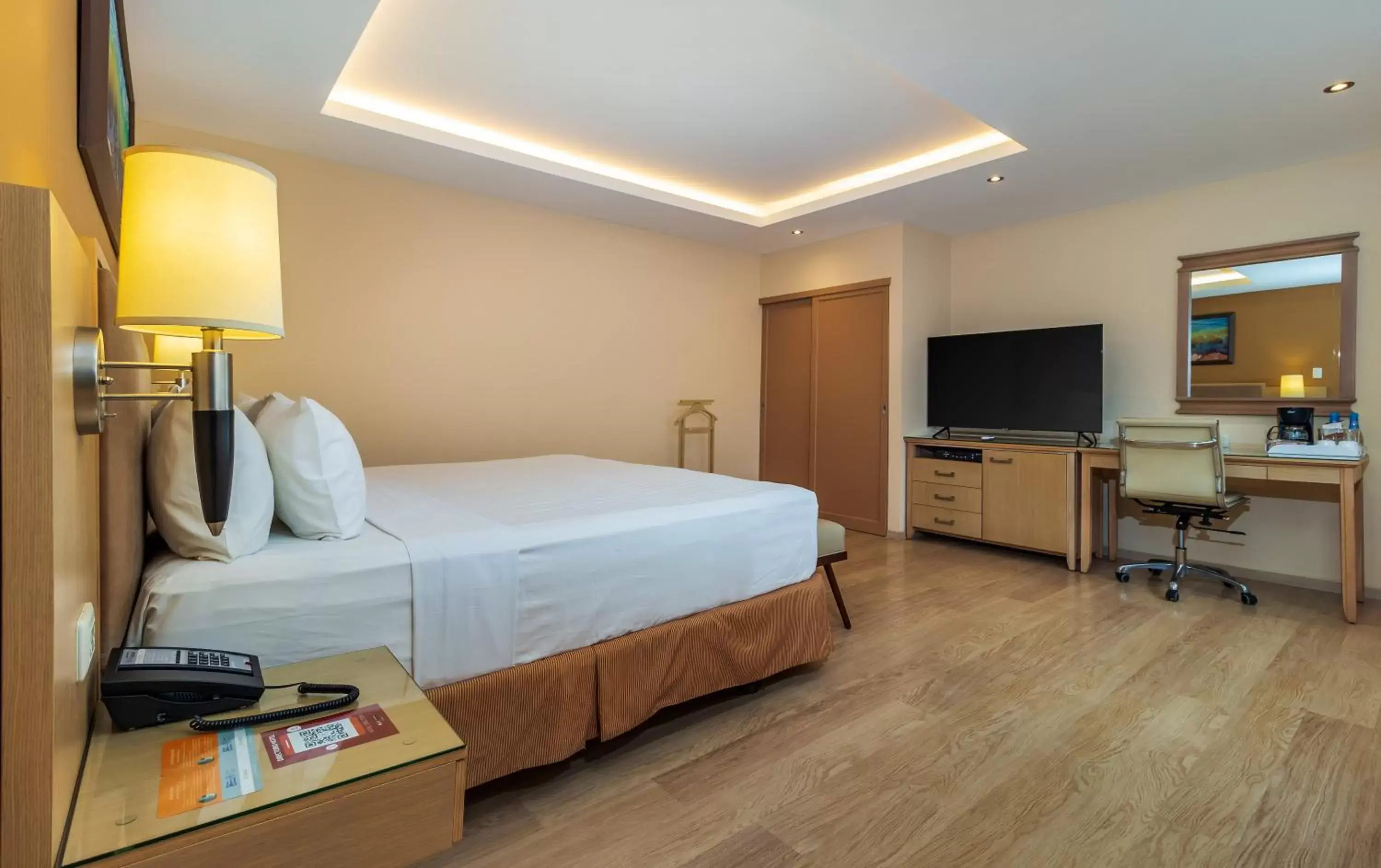 Bedroom, Bed in Grand Hotel Guayaquil, Ascend Hotel Collection