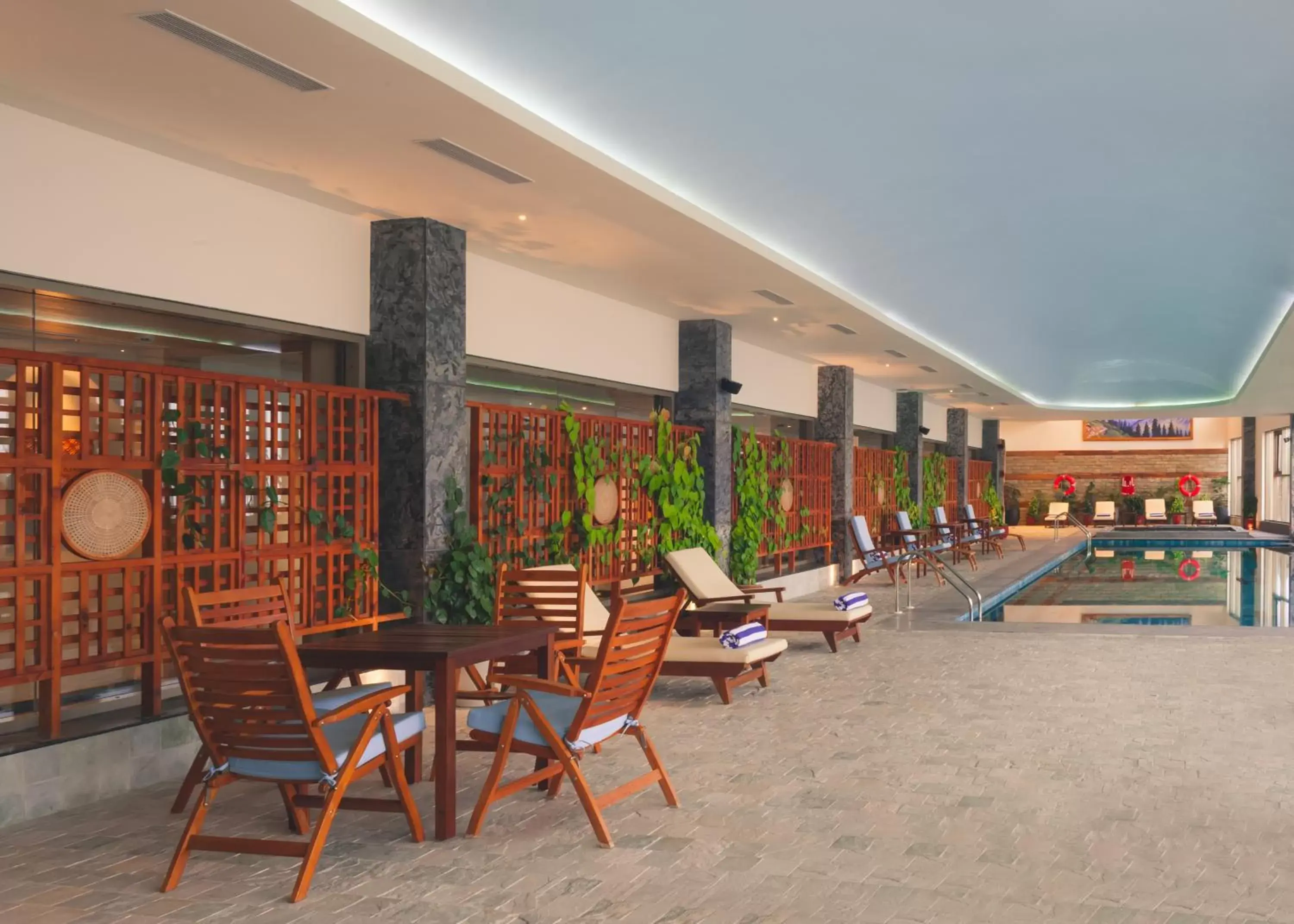 Swimming pool, Restaurant/Places to Eat in Taj Theog Resort & Spa Shimla