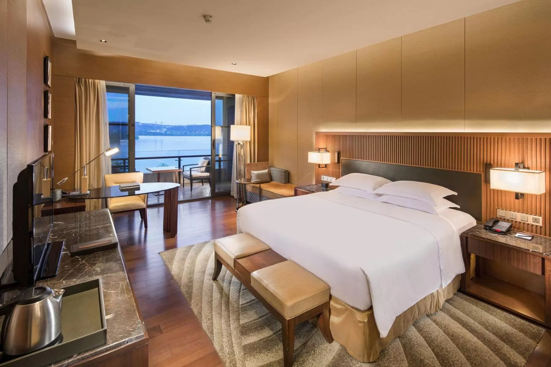 TV and multimedia, Bed in Hilton Wuhan Optics Valley