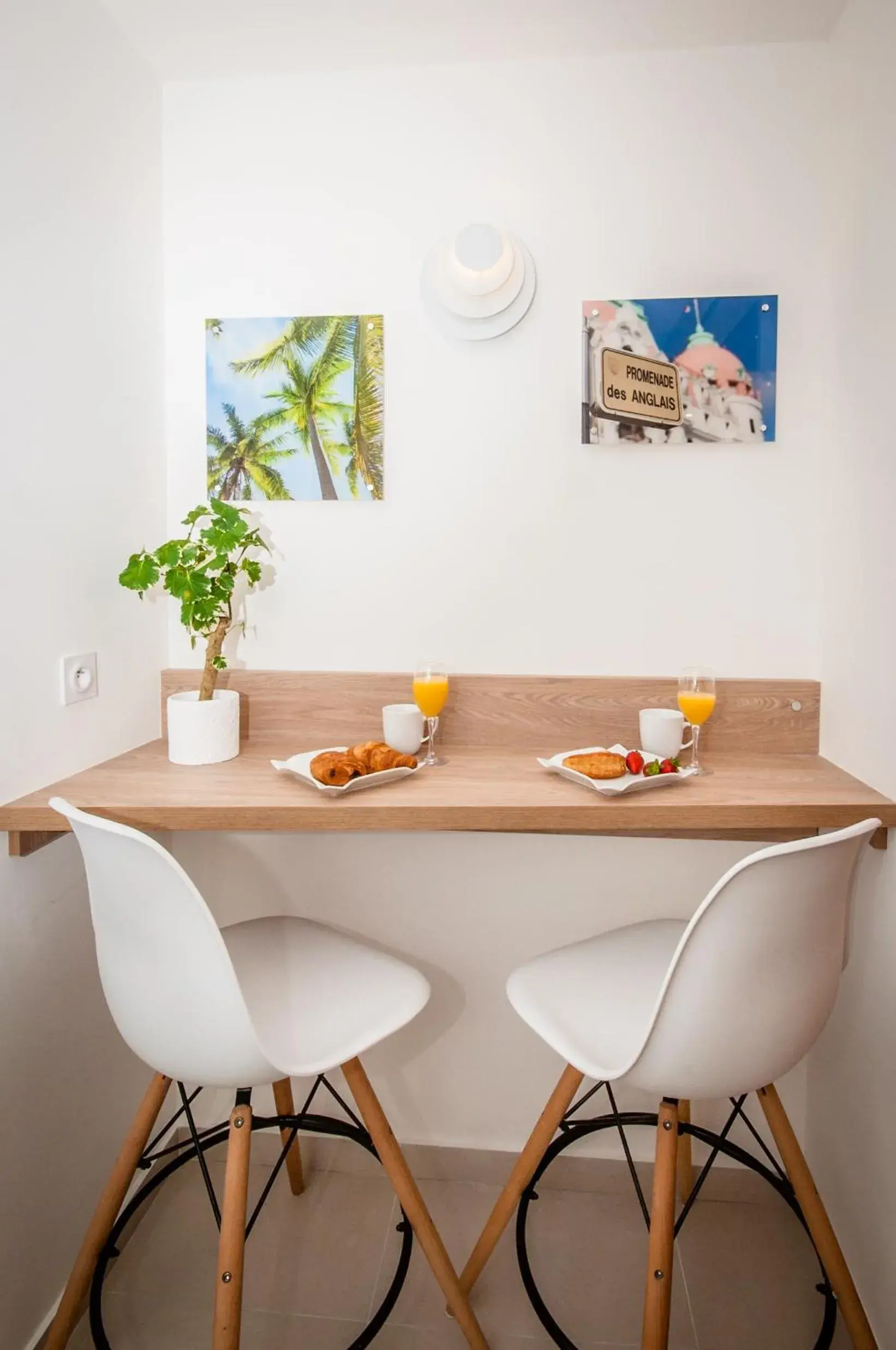 Dining Area in Residhome Nice Promenade