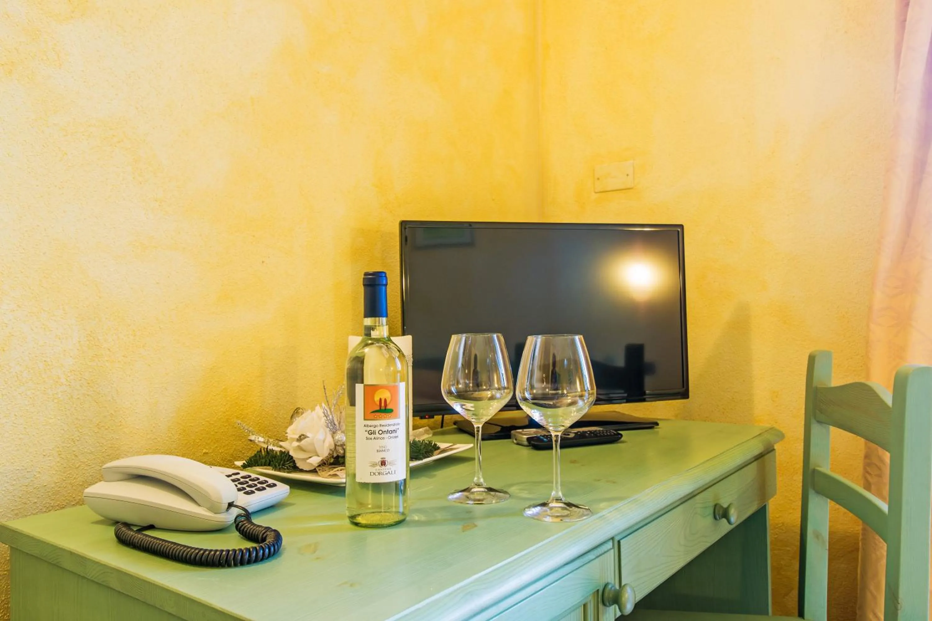 TV and multimedia in Albergo Residenziale Gli Ontani