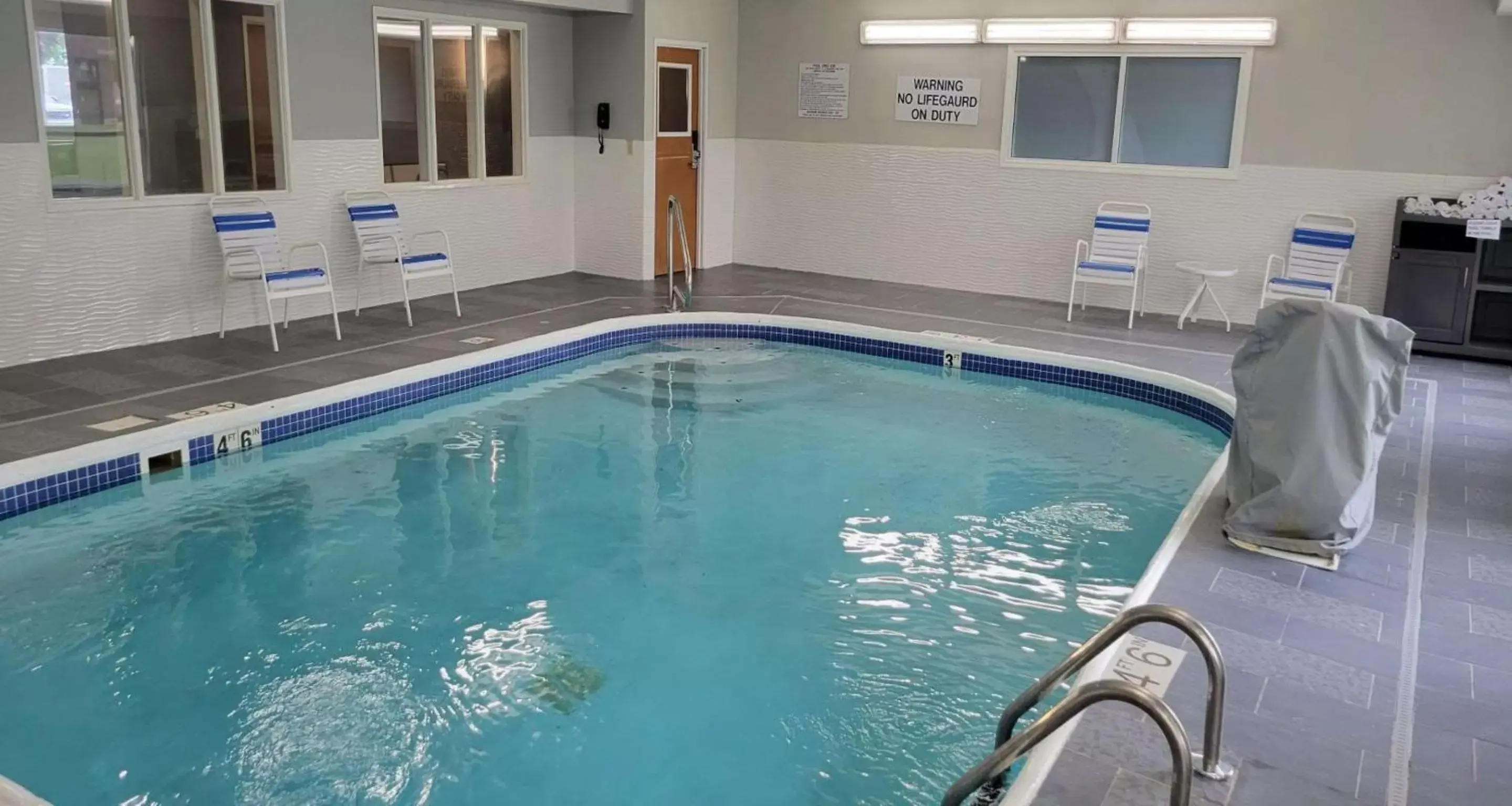 Pool view, Swimming Pool in Best Western Kokomo Hotel