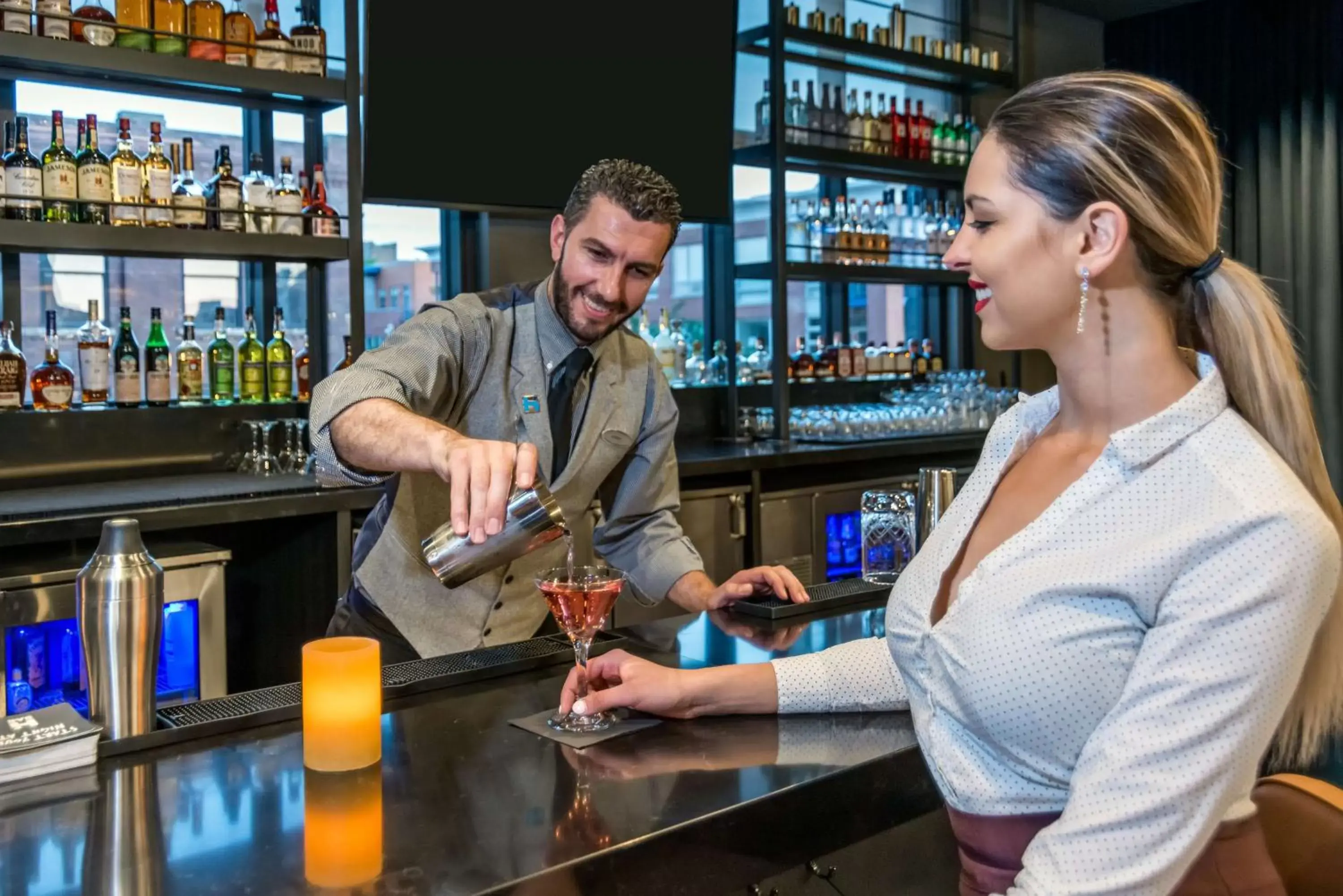 Lounge or bar in Hyatt House Chicago West Loop-Fulton Market Lounge or bar in Hyatt House Chicago West Loop-Fulton Market