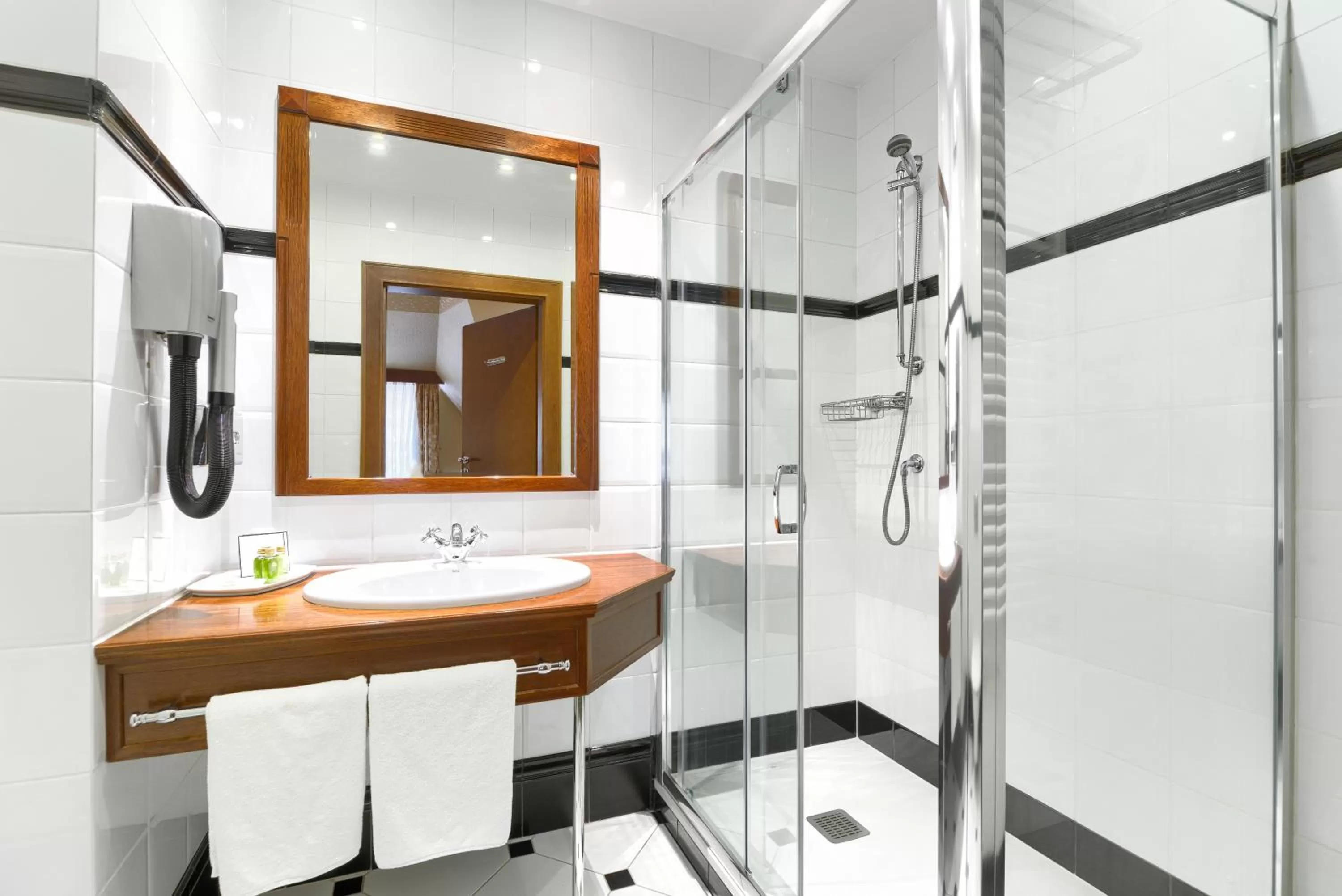 Shower in Park Hotel