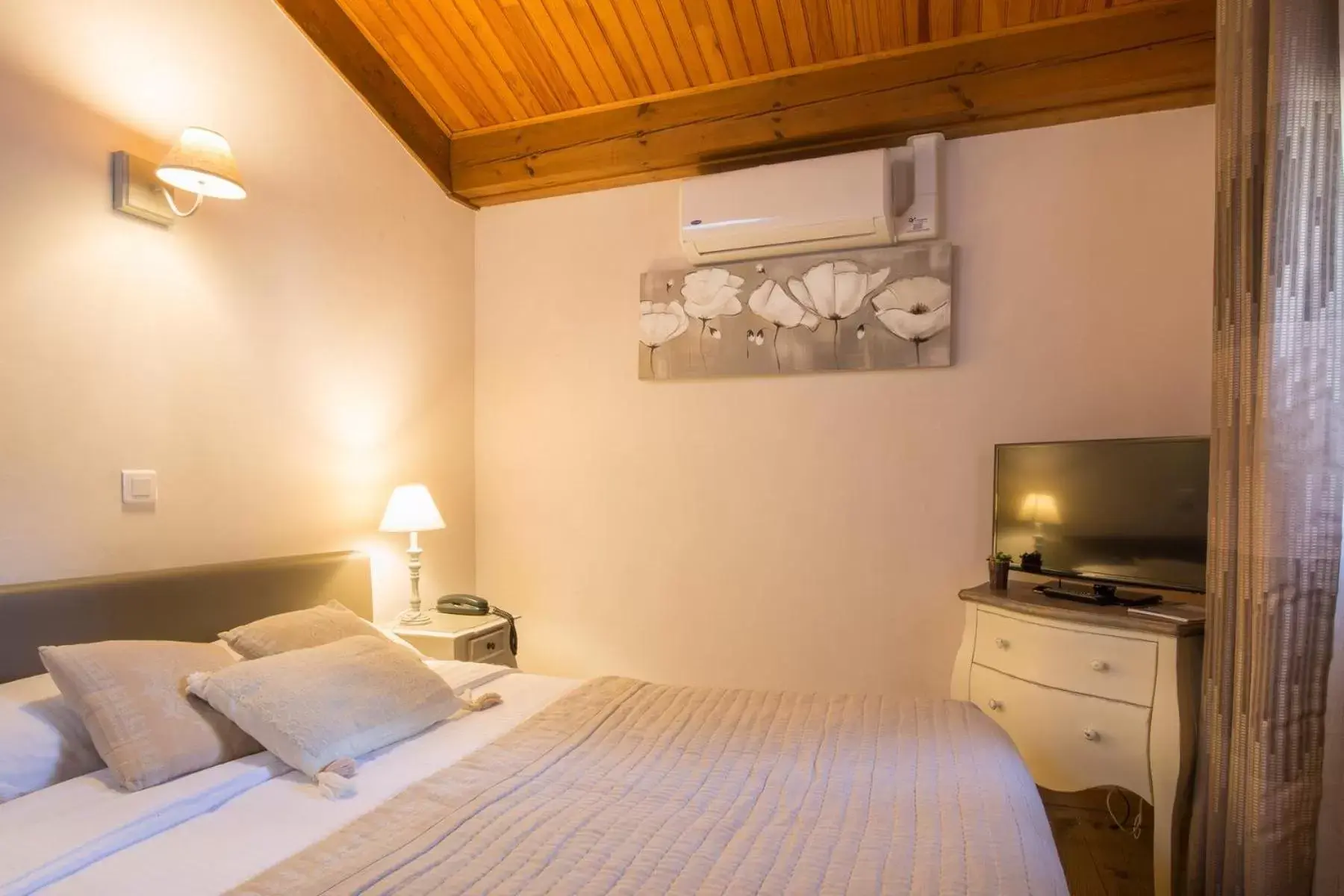 Comfort Single Room - single occupancy in Logis Hotel Le Petit Casset