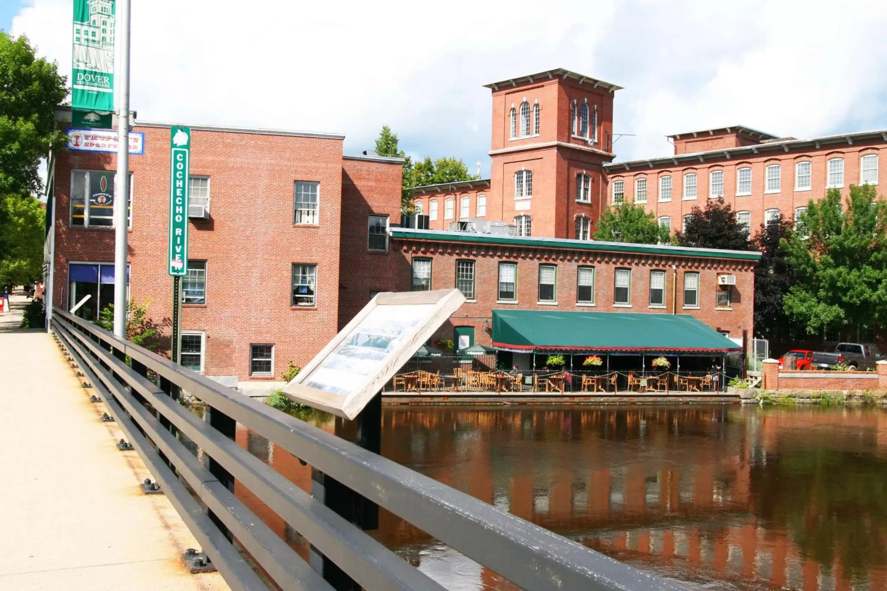 Property building in Hampton Inn Dover