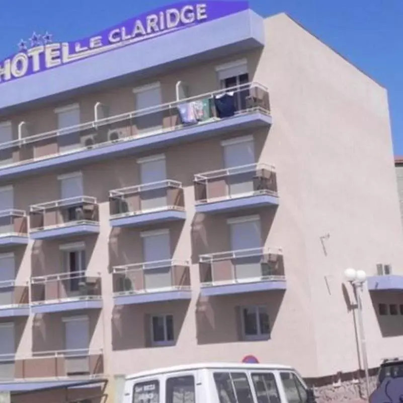 Facade/entrance, Property Building in Hôtel Le Claridge