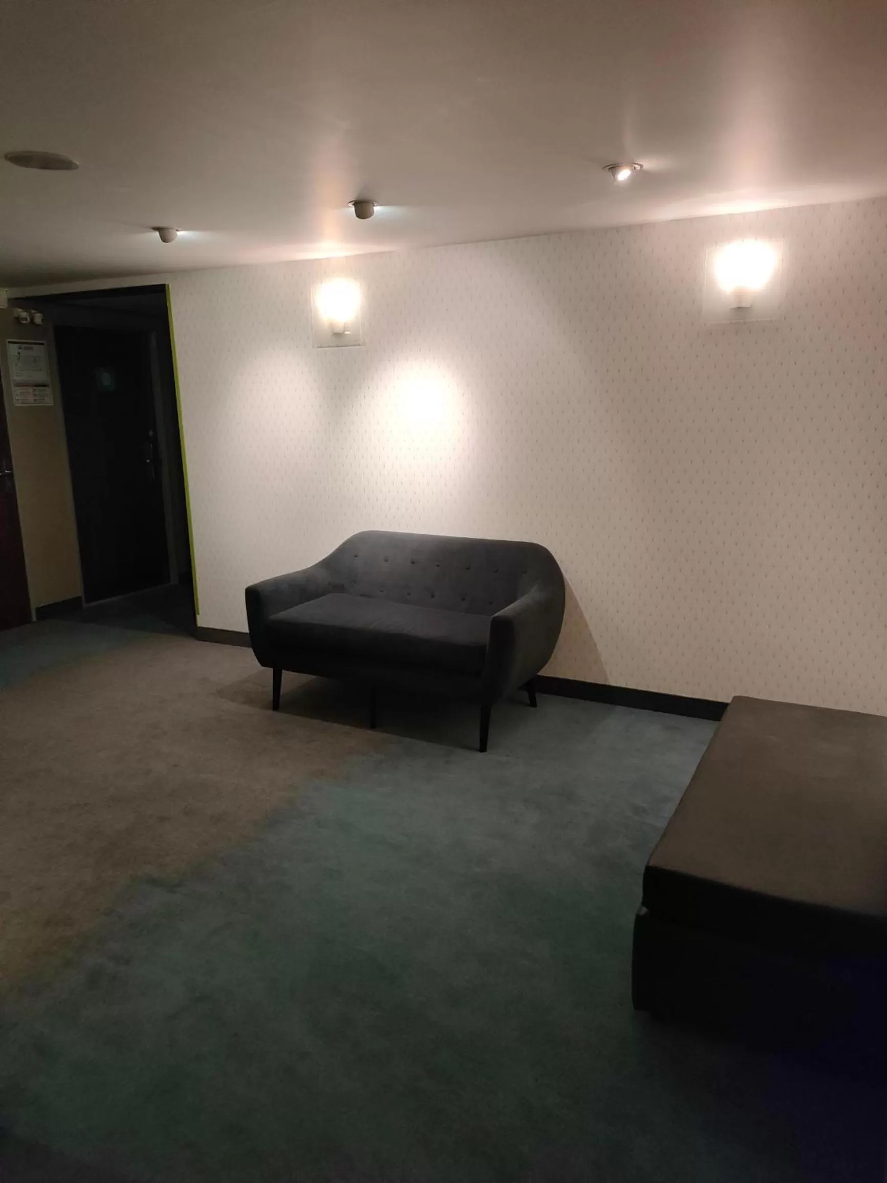 Lobby or reception in ibis Styles Bethune Bruay la Buissière