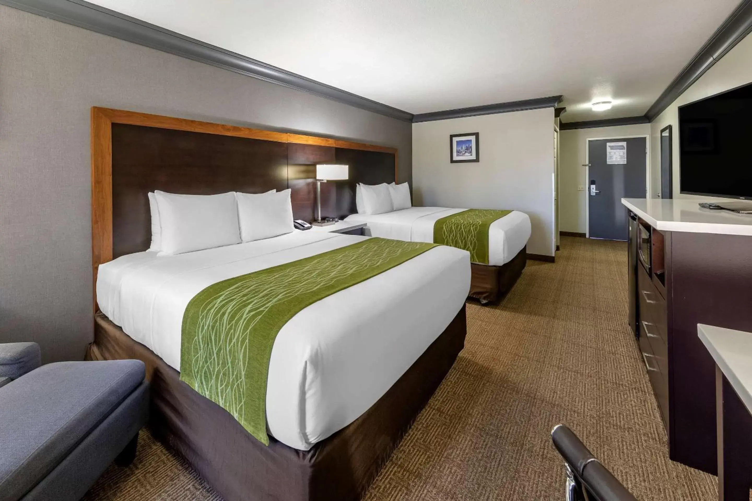 Photo of the whole room, Bed in Comfort Inn & Suites Near Universal - North Hollywood – Burbank