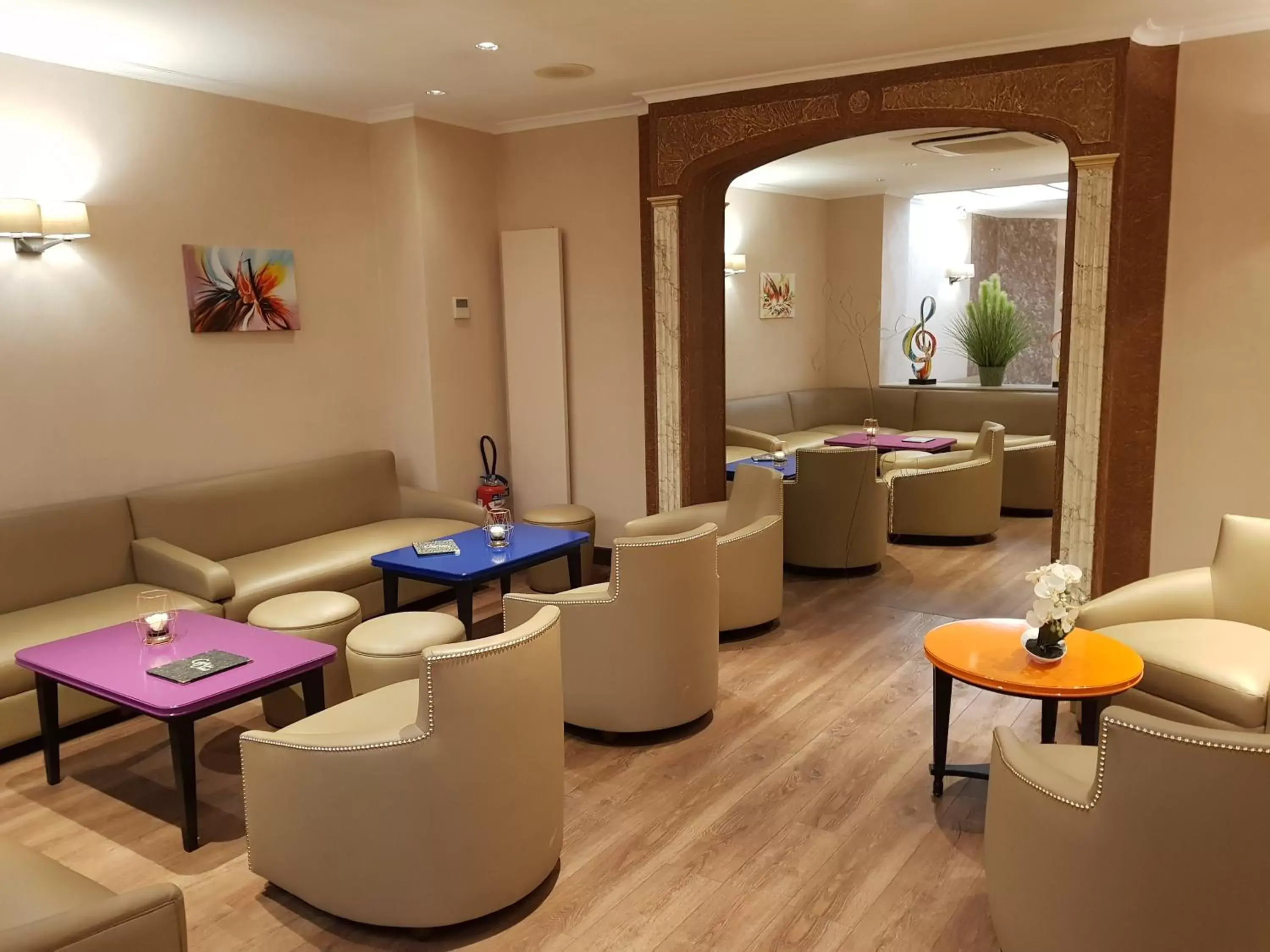 Lounge or bar in Hotel Champerret Elysees