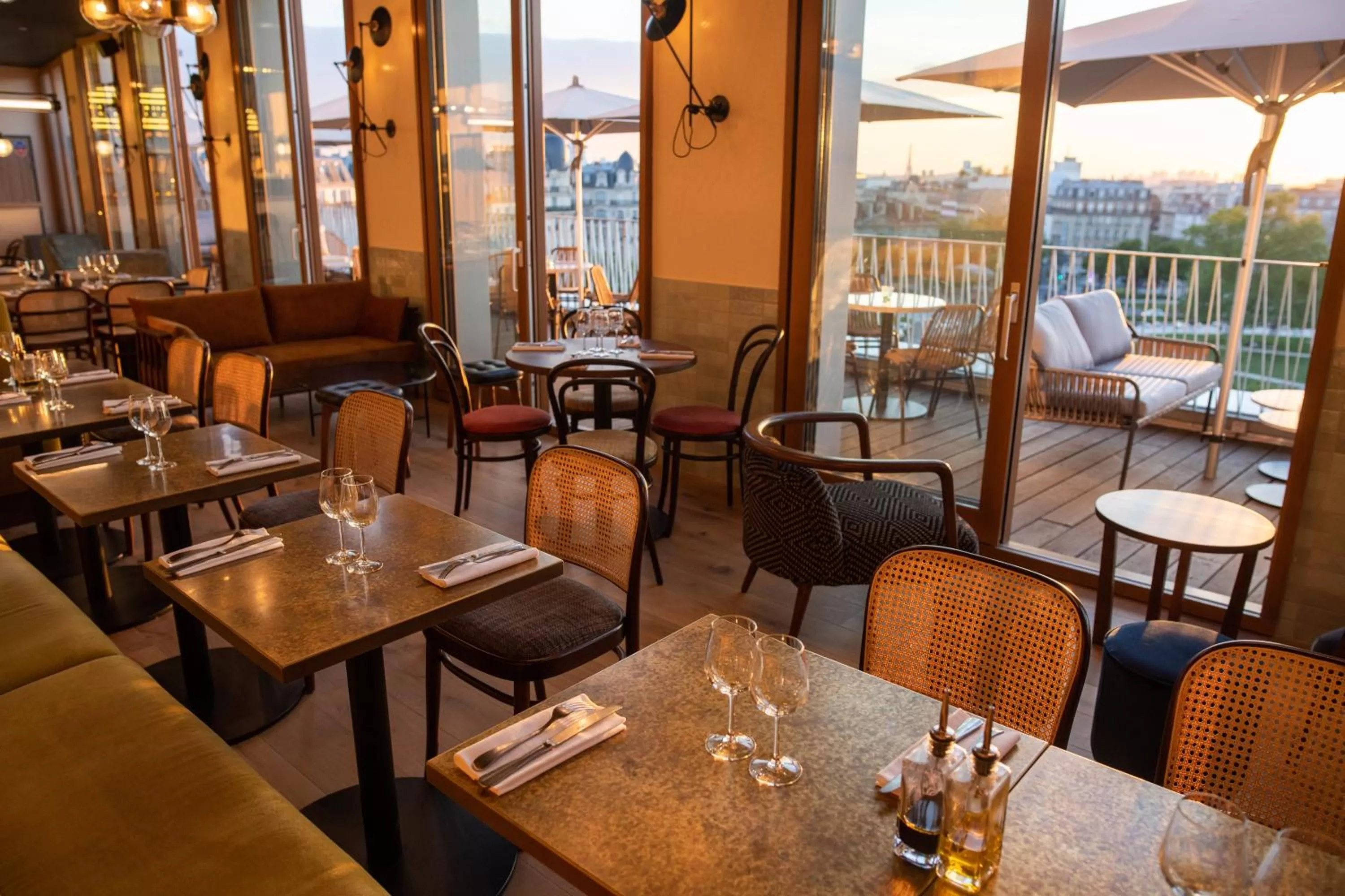 Restaurant/places to eat in The People - Paris Nation