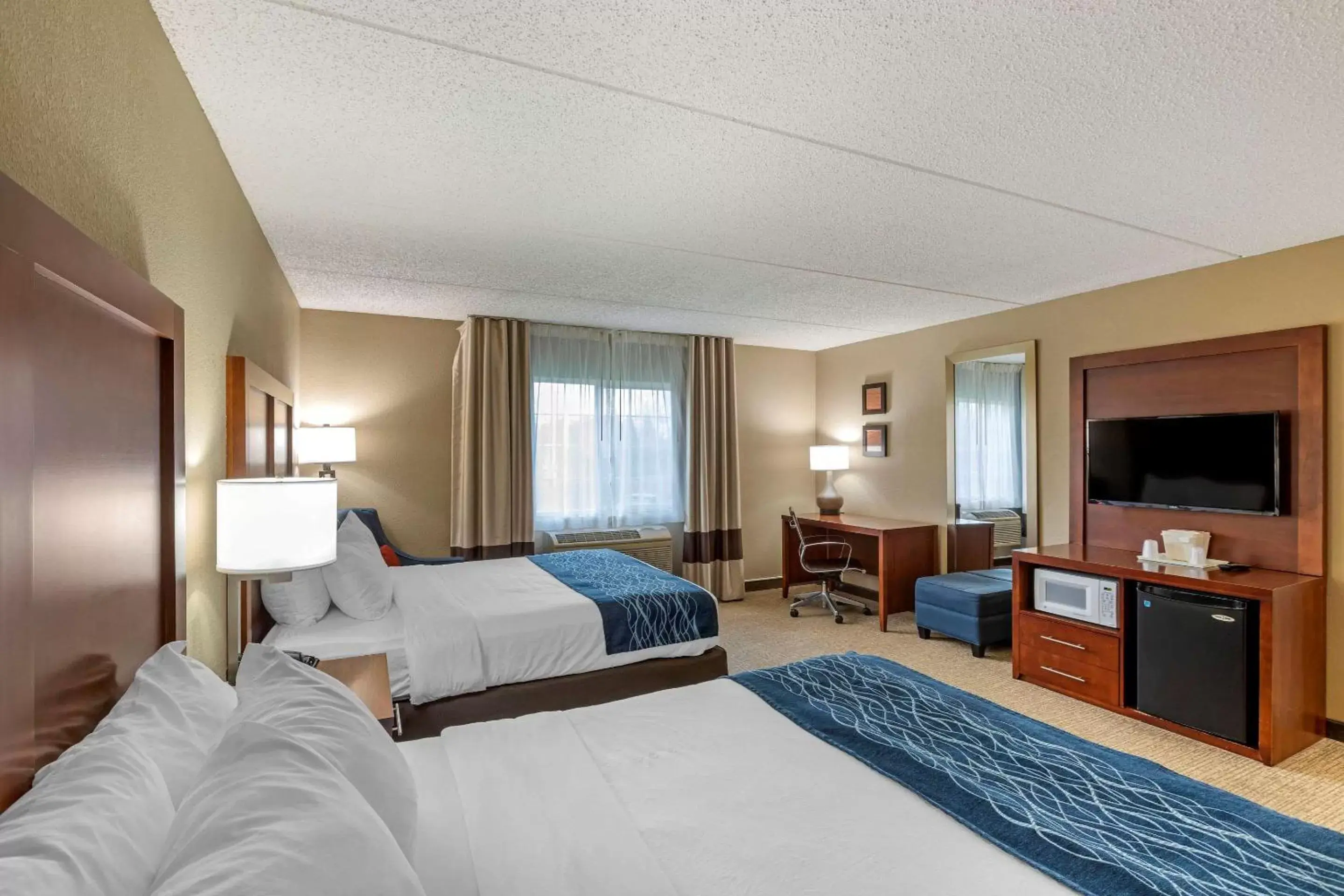Photo of the whole room in Comfort Inn & Suites Jackson - West Bend