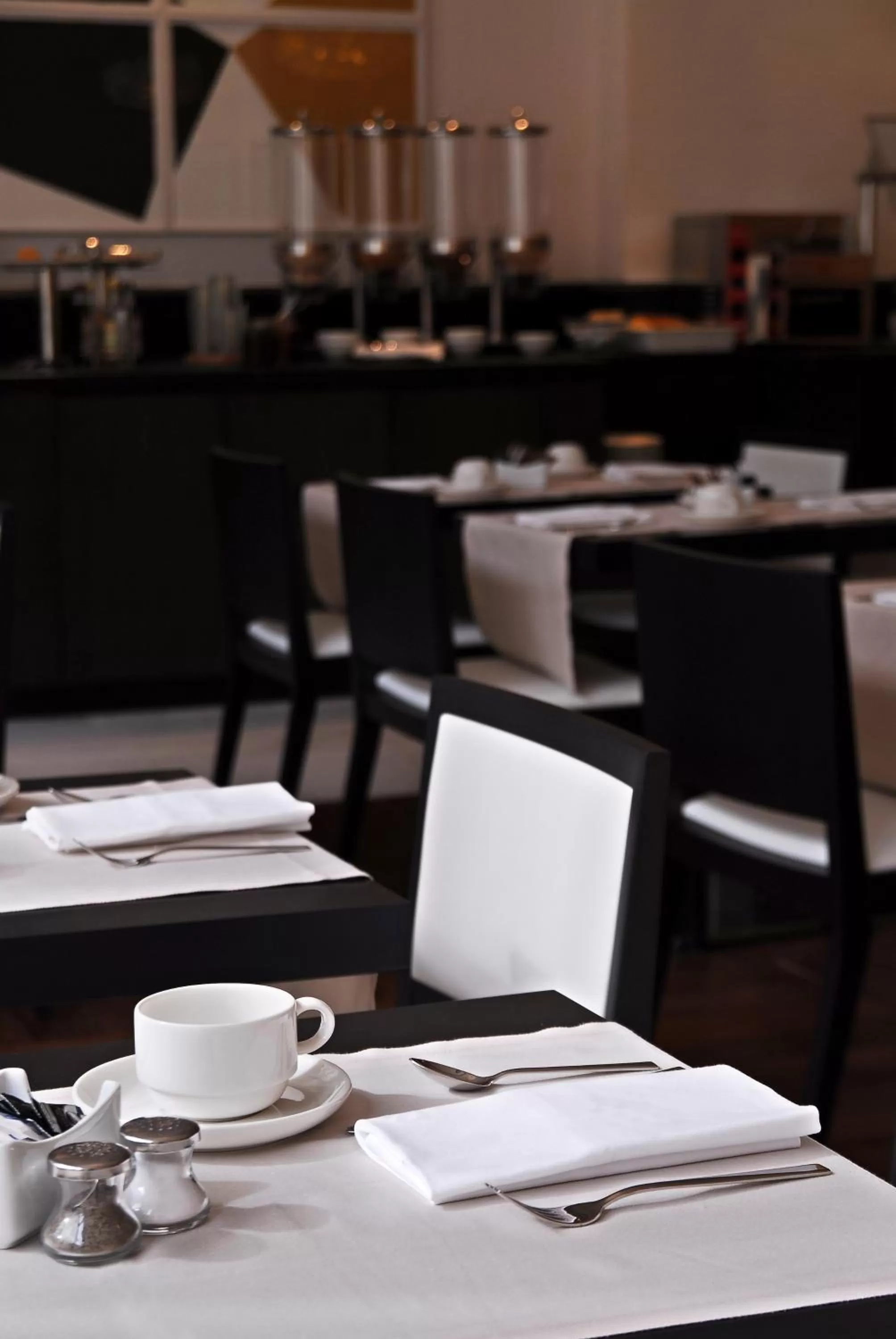 Restaurant/places to eat in Grupotel Gran Via 678