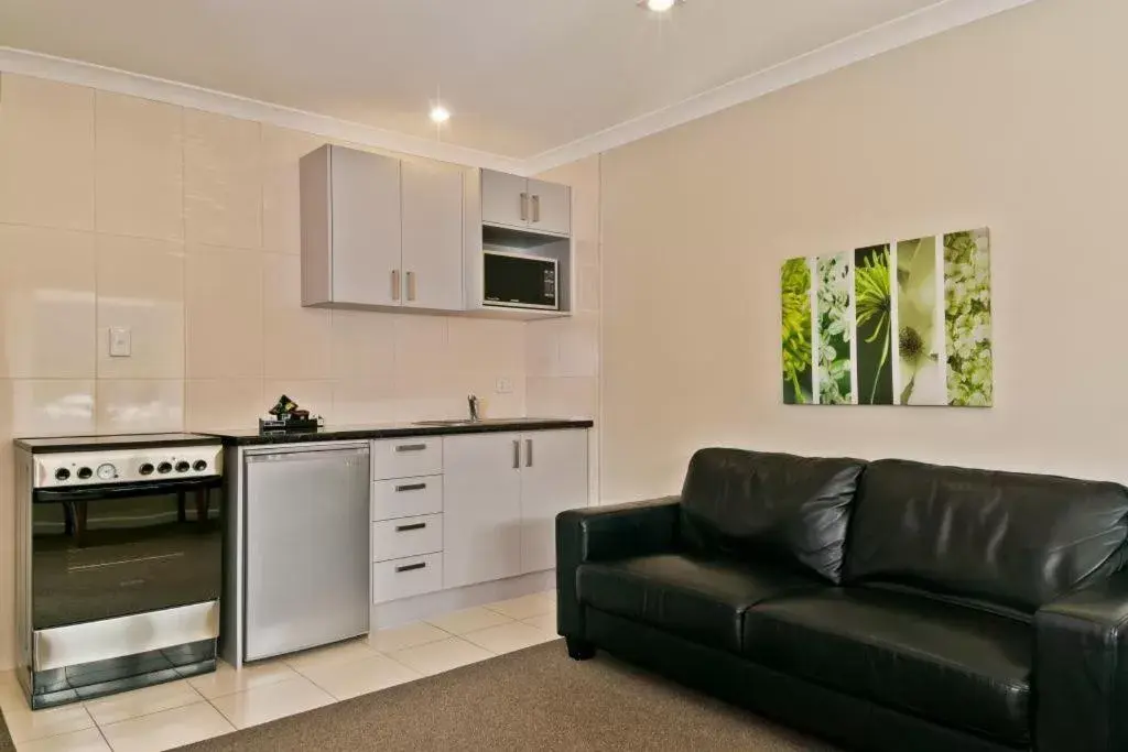 Kitchen or kitchenette, Kitchen/Kitchenette in Picton Accommodation Gateway Motel