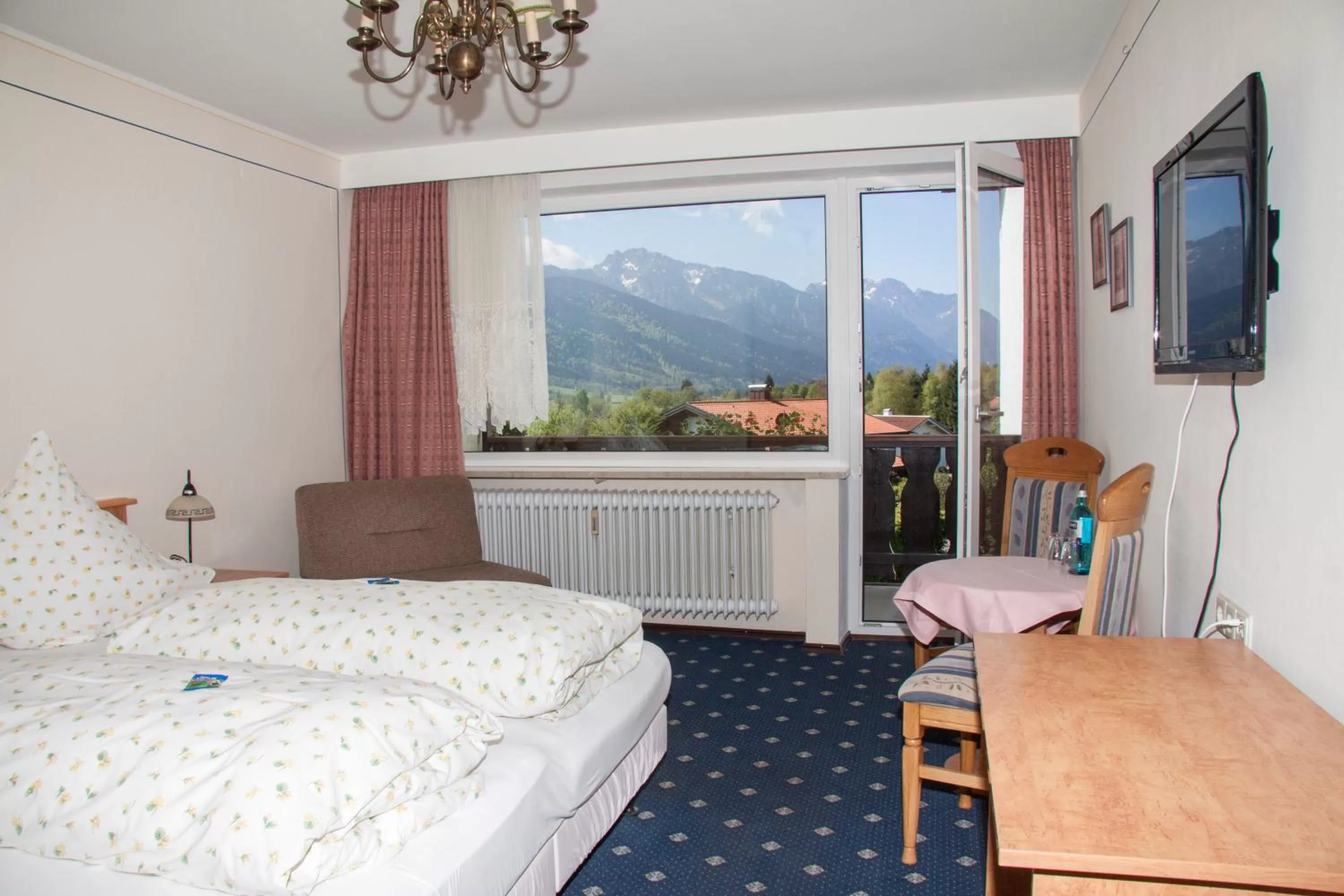 Photo of the whole room, Mountain View in Hotel Alpenblick Berghof