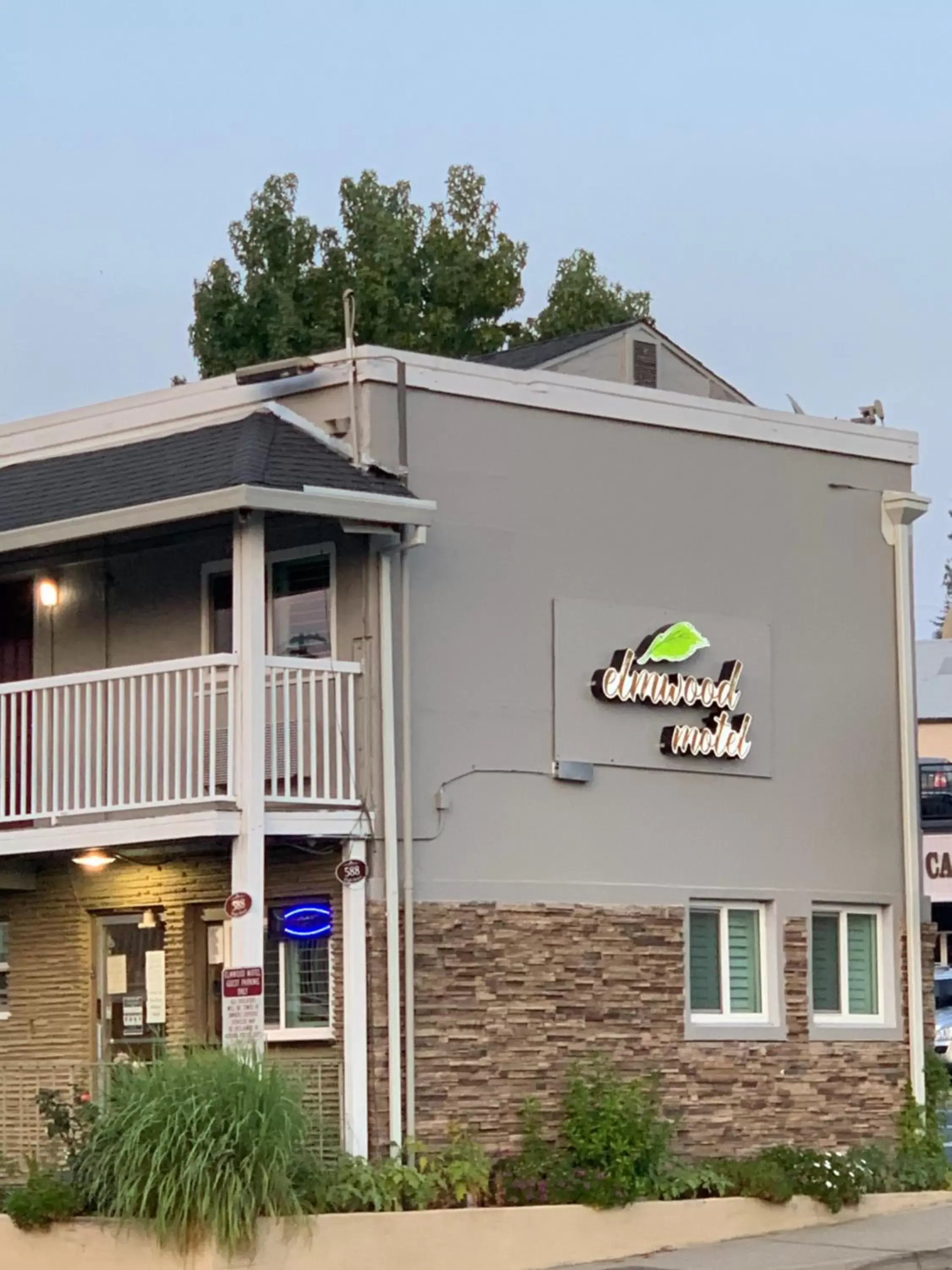 Property Building in Elmwood Motel