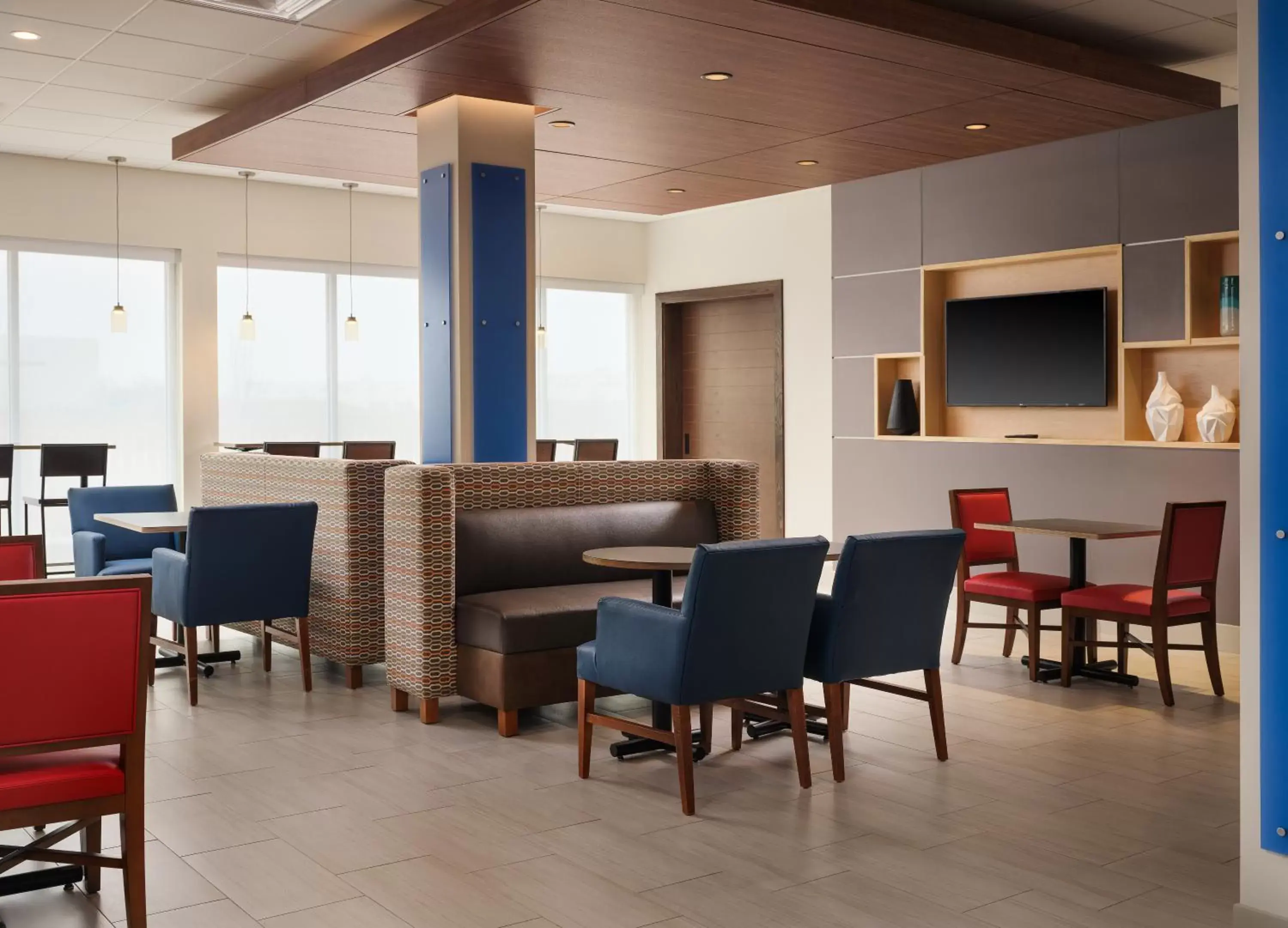 Dining area, Restaurant/Places to Eat in Holiday Inn Express & Suites - Lockport, an IHG Hotel