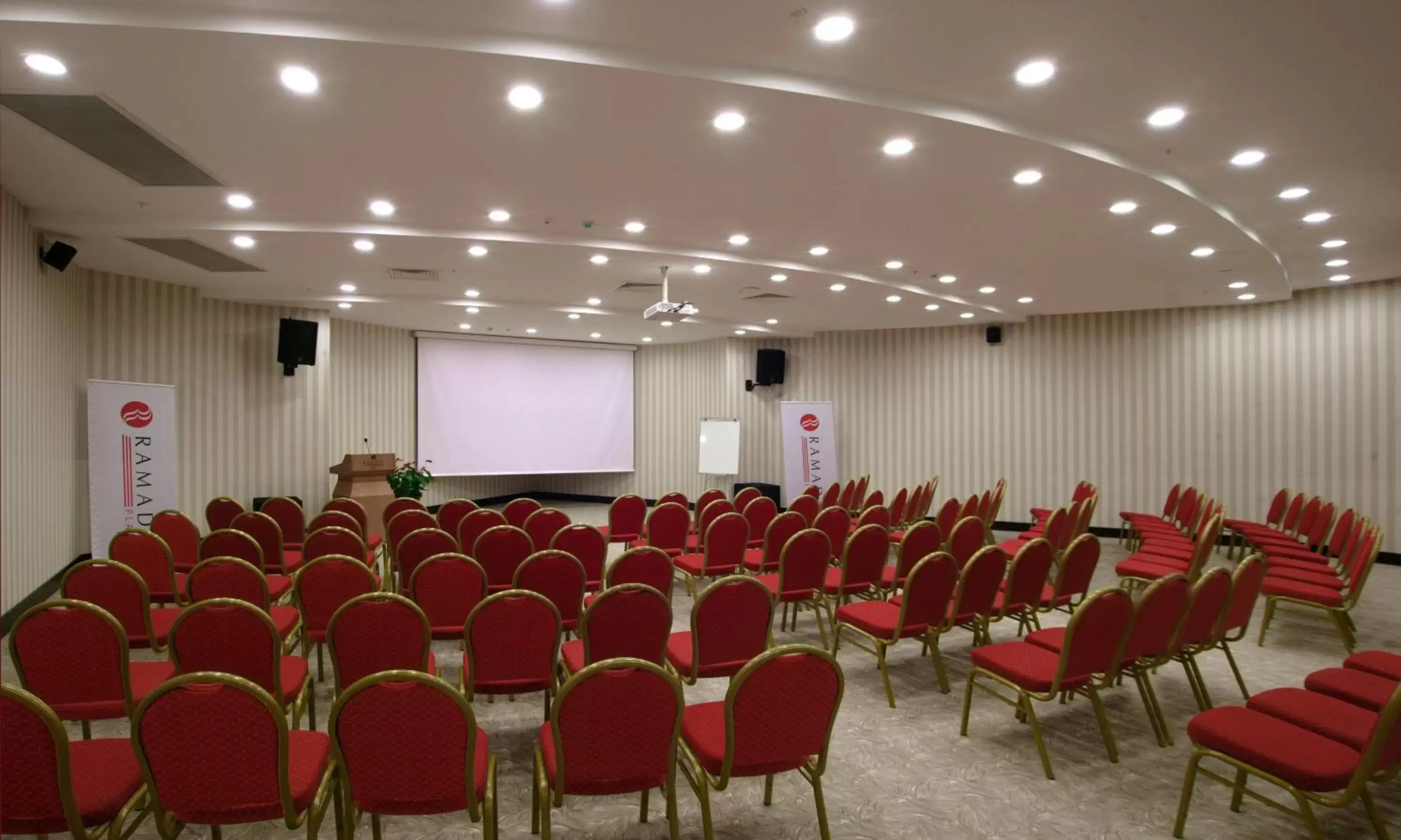 Business facilities in Ramada Plaza By Wyndham Izmir