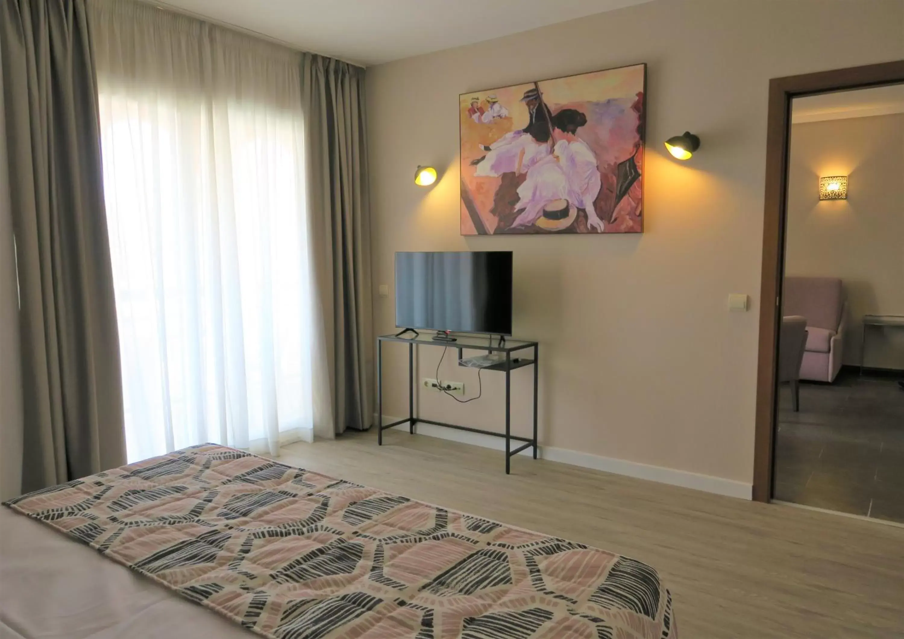 Bedroom, TV/Entertainment Center in Hotel Bonalba Alicante