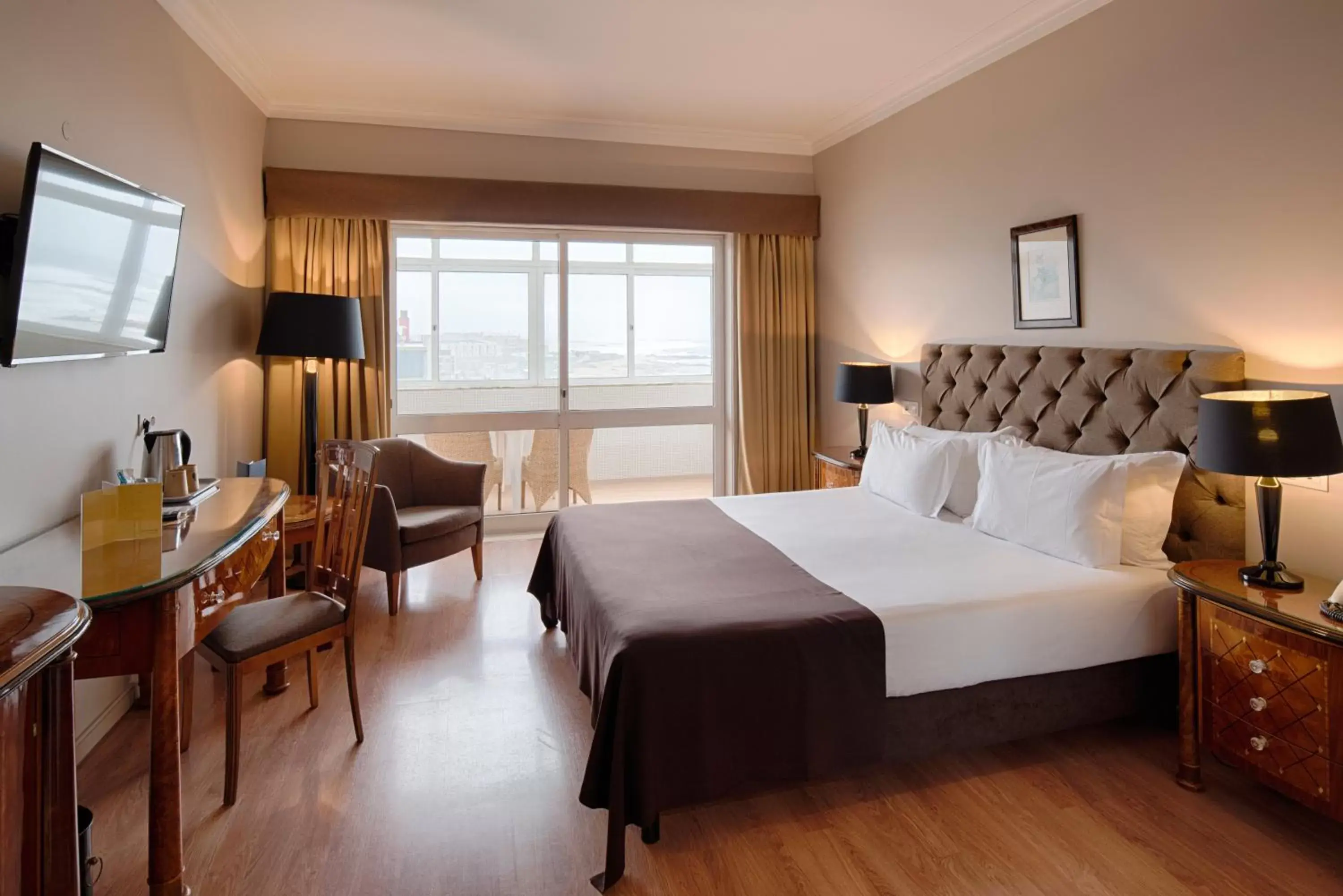 Bedroom in Golden Tulip Porto Gaia Hotel & SPA