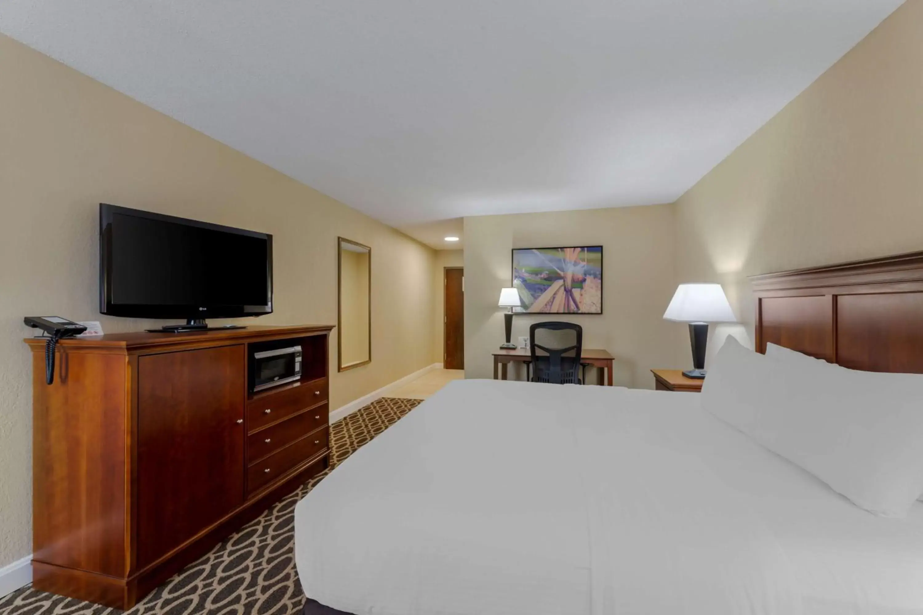 Bedroom, Bed in Best Western Plus Wooster Hotel & Conference Center