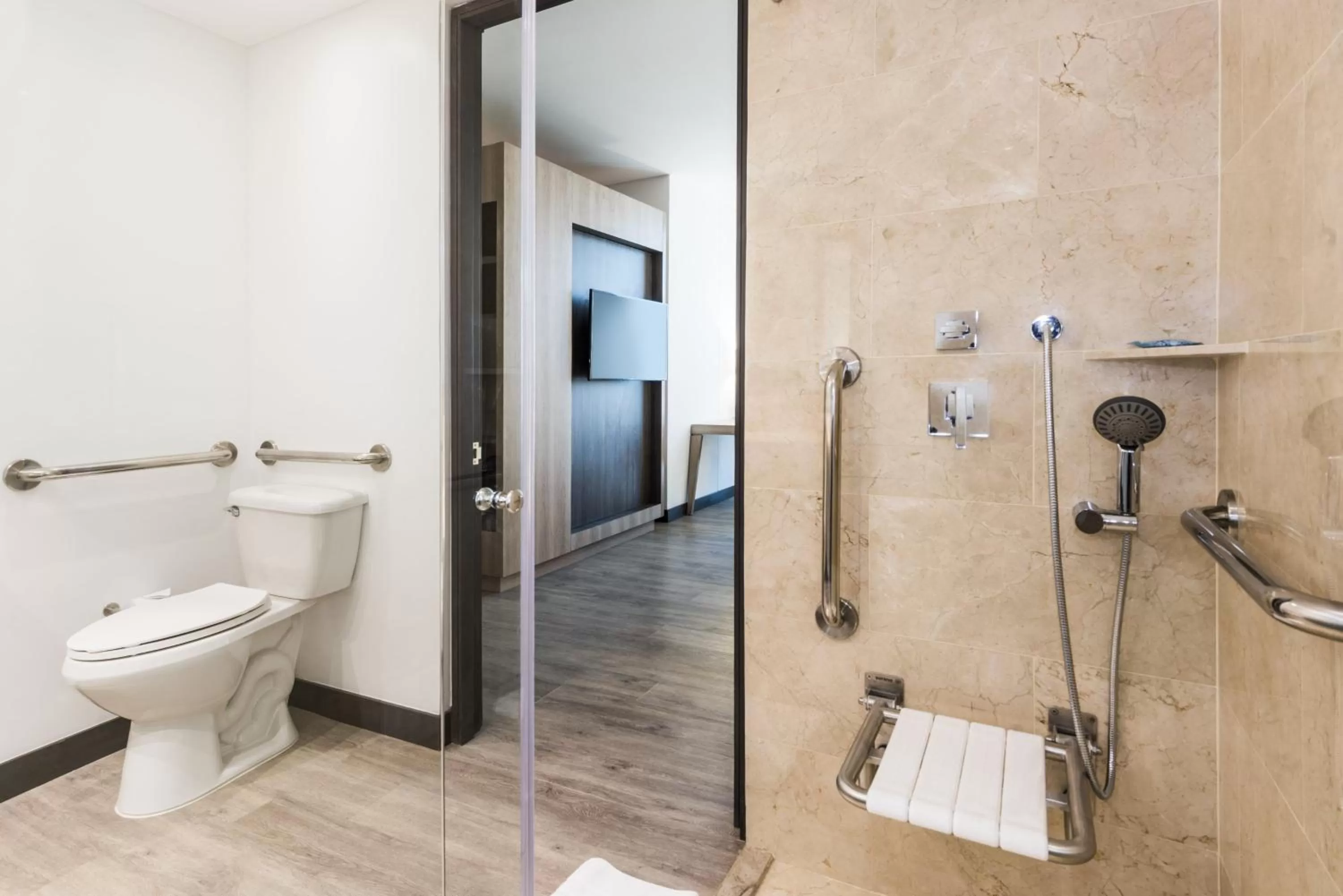 Bathroom in Holiday Inn Express - Barranquilla Buenavista by IHG