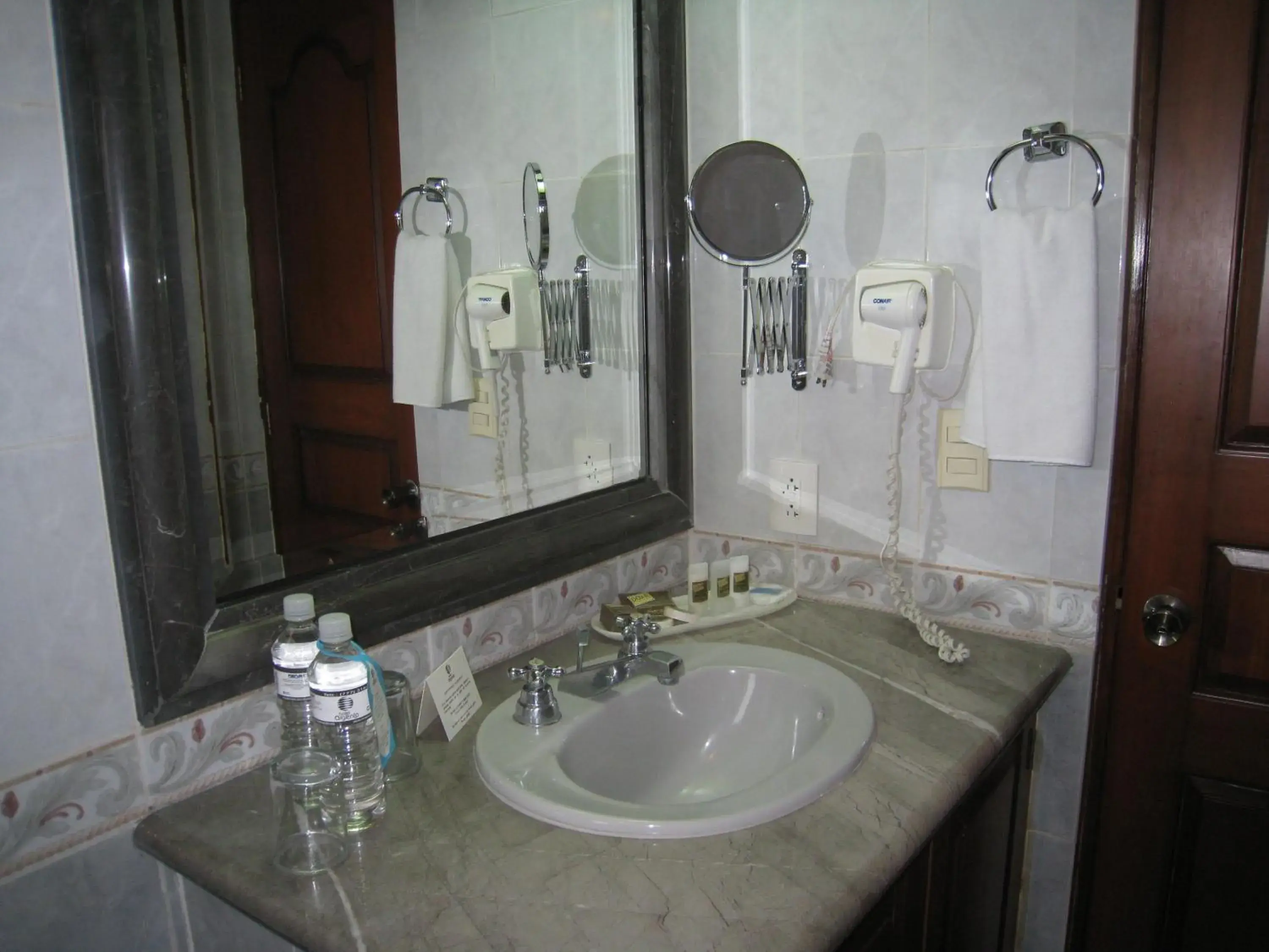 Bathroom in Hotel Argento