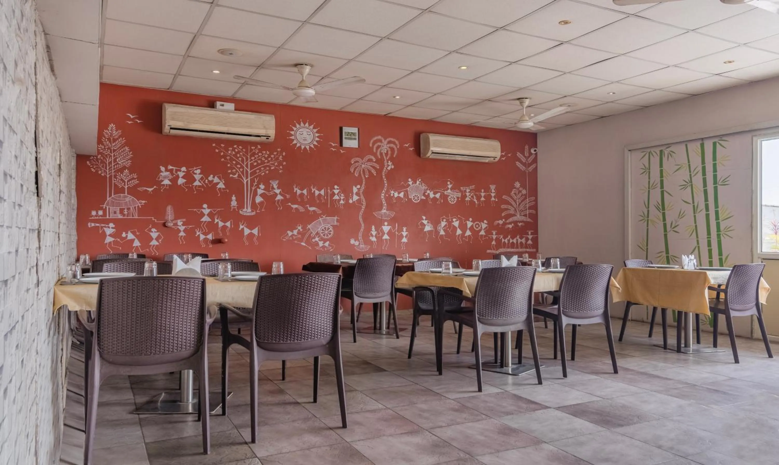 Dining area, Restaurant/Places to Eat in Hotel Casa, Vadodara