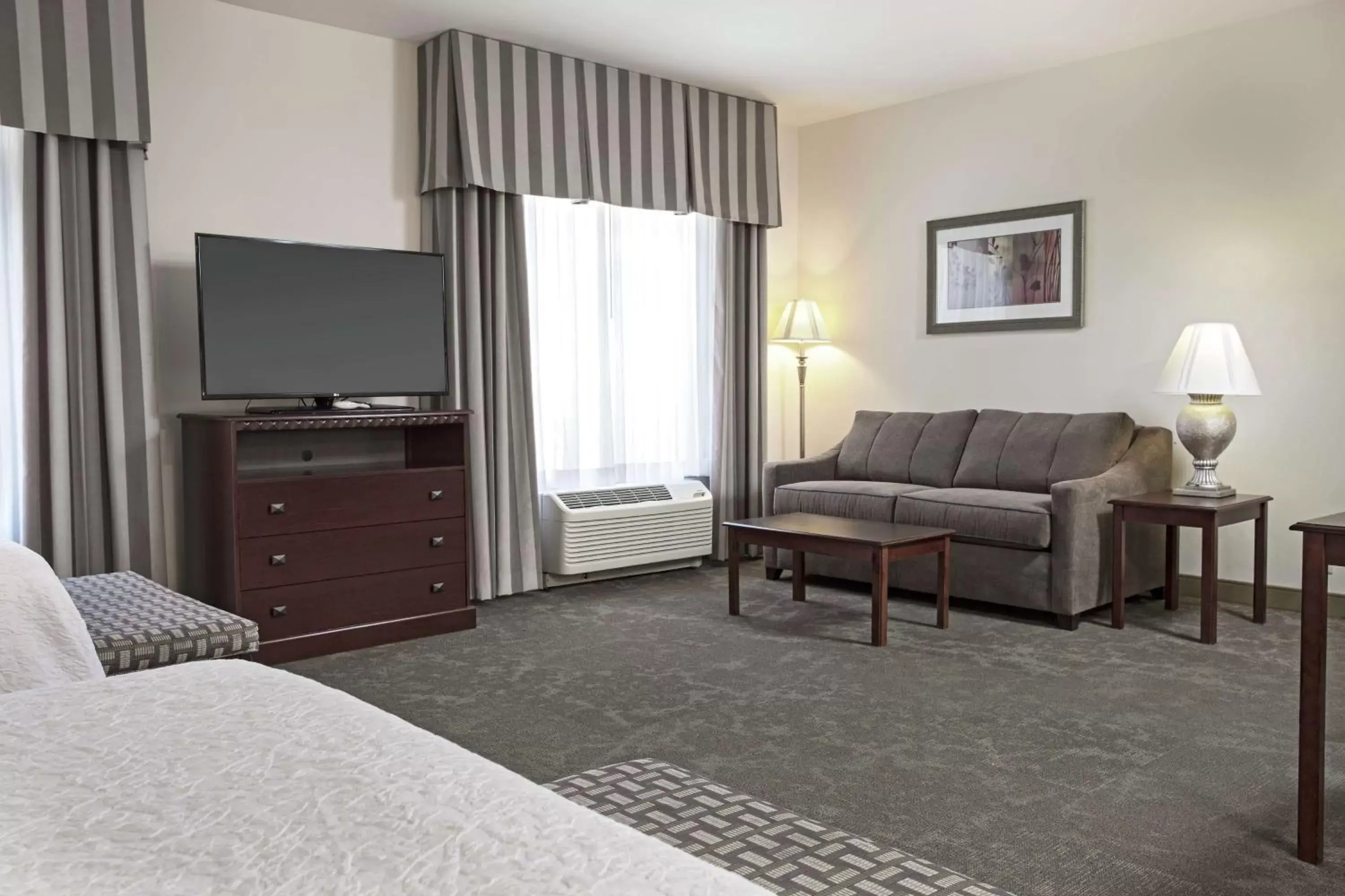 Bedroom, Seating Area in Hampton Inn & Suites Prescott Valley