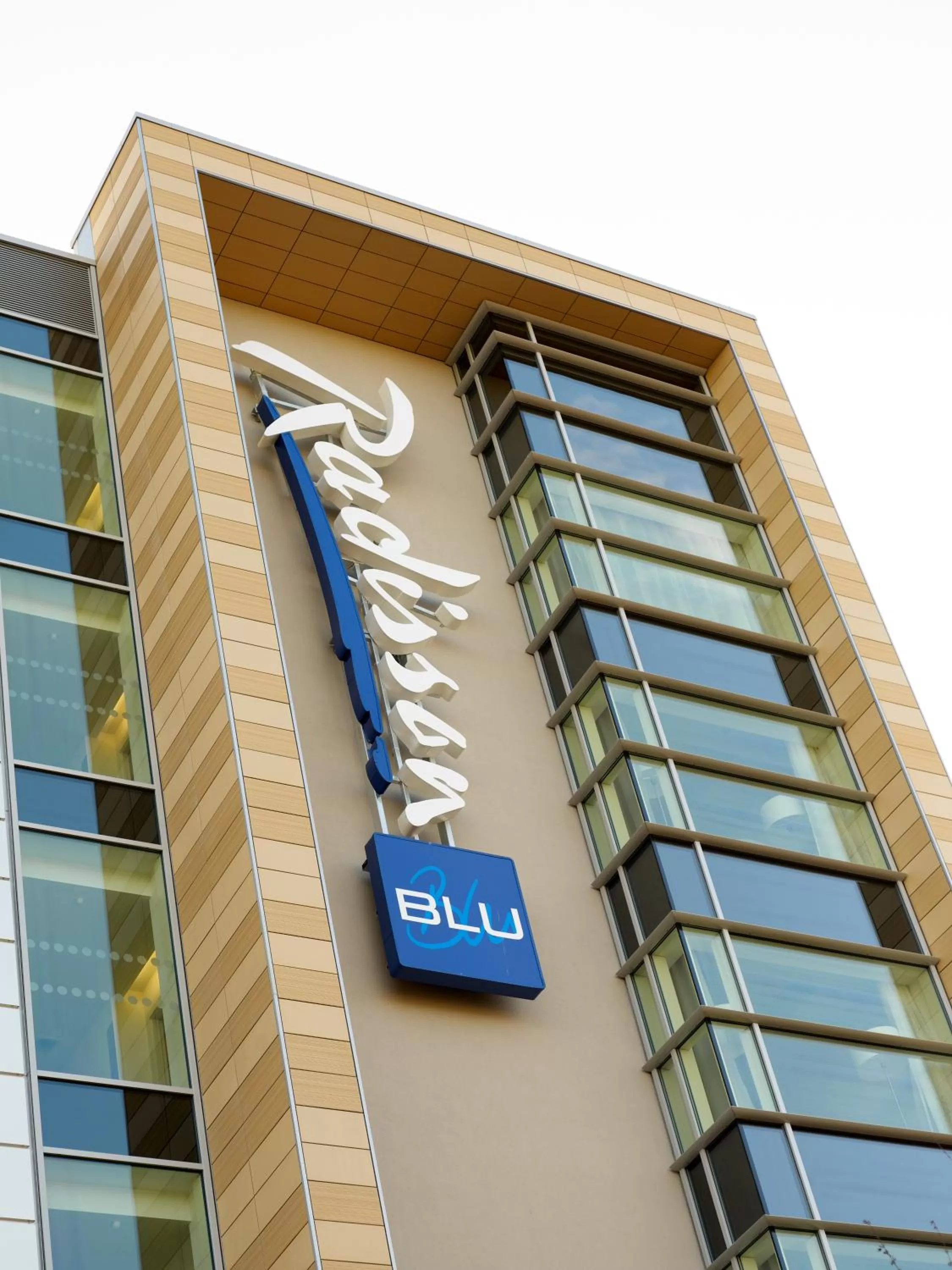 Facade/entrance in Radisson Blu Hotel East Midlands Airport