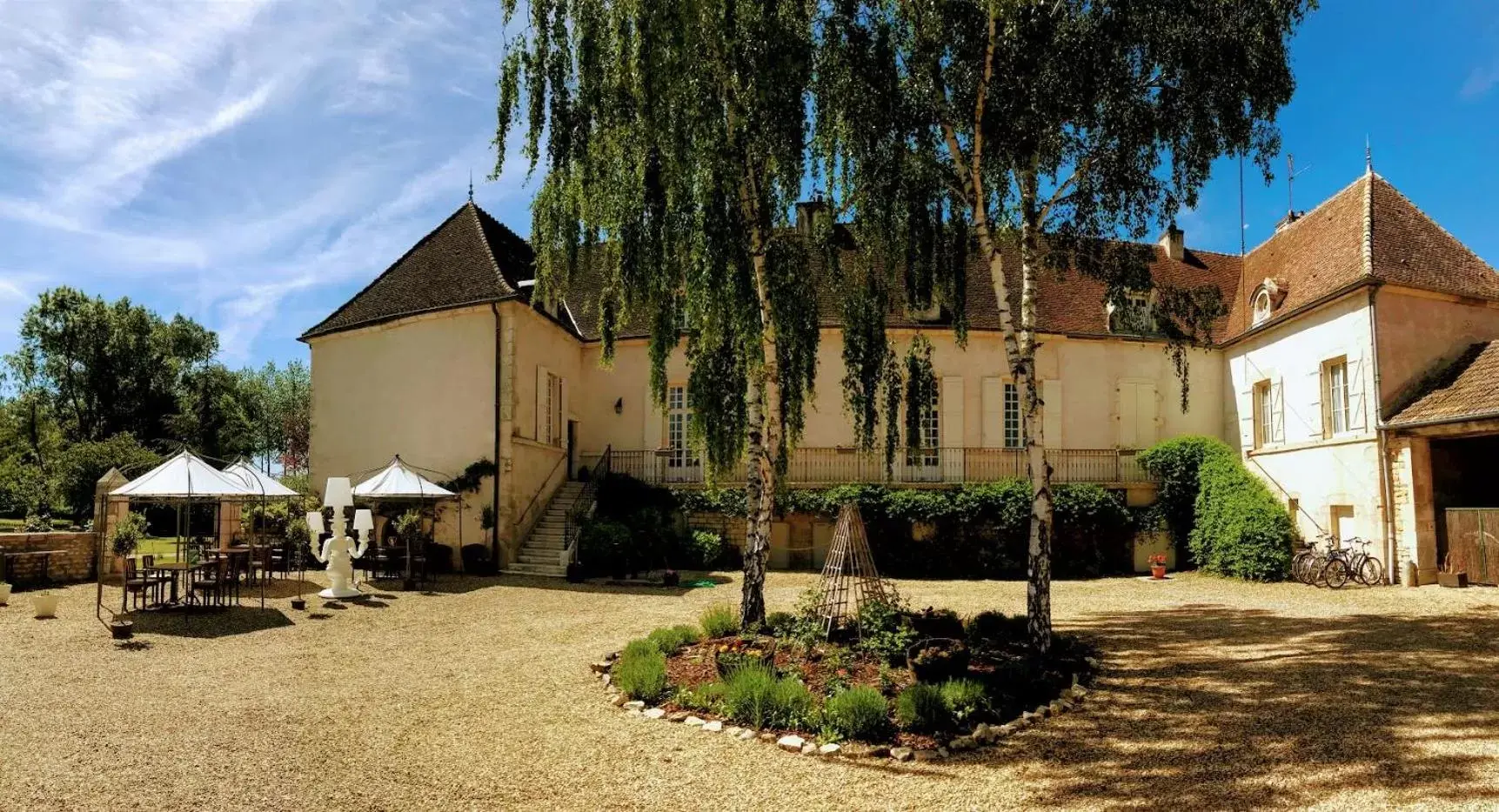 Facade/entrance, Property Building in Domaine Pont Juillet