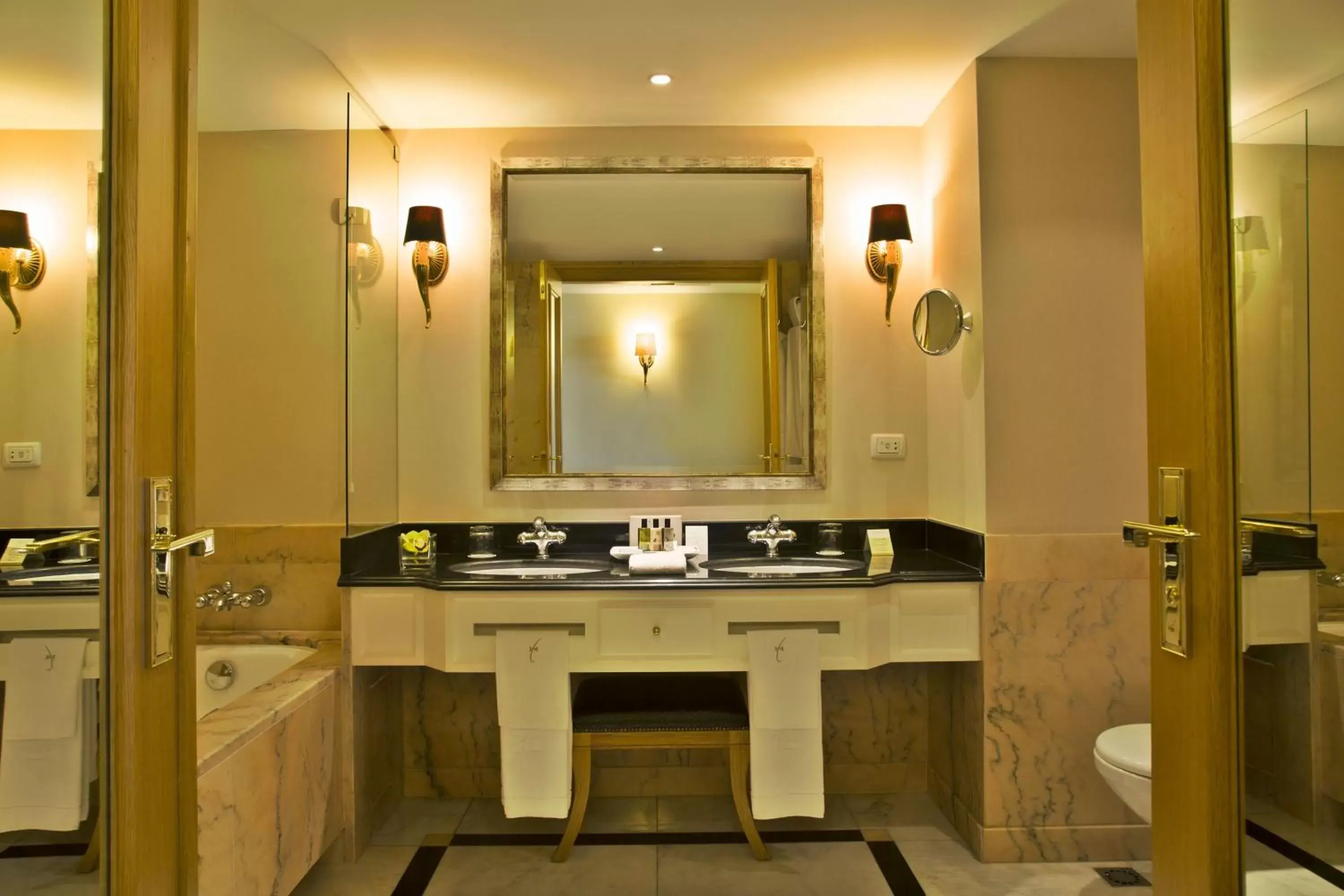 Bathroom, Kitchen/Kitchenette in Hotel Cascais Miragem Health & Spa